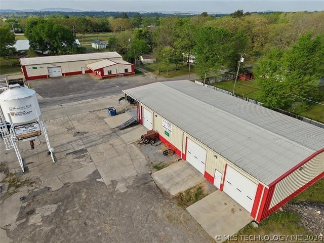 910 W 1st Street Property Photo 3