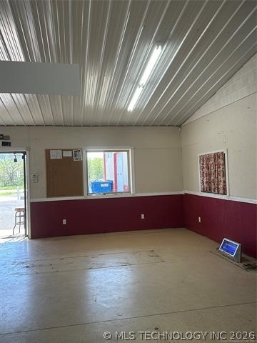 910 W 1st Street Property Photo 16