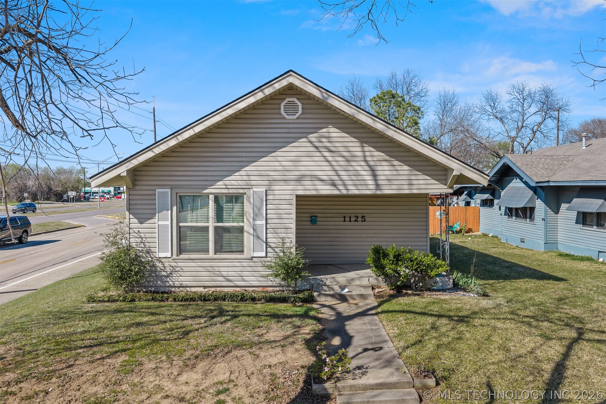 1125 Bixby Property Photo 1