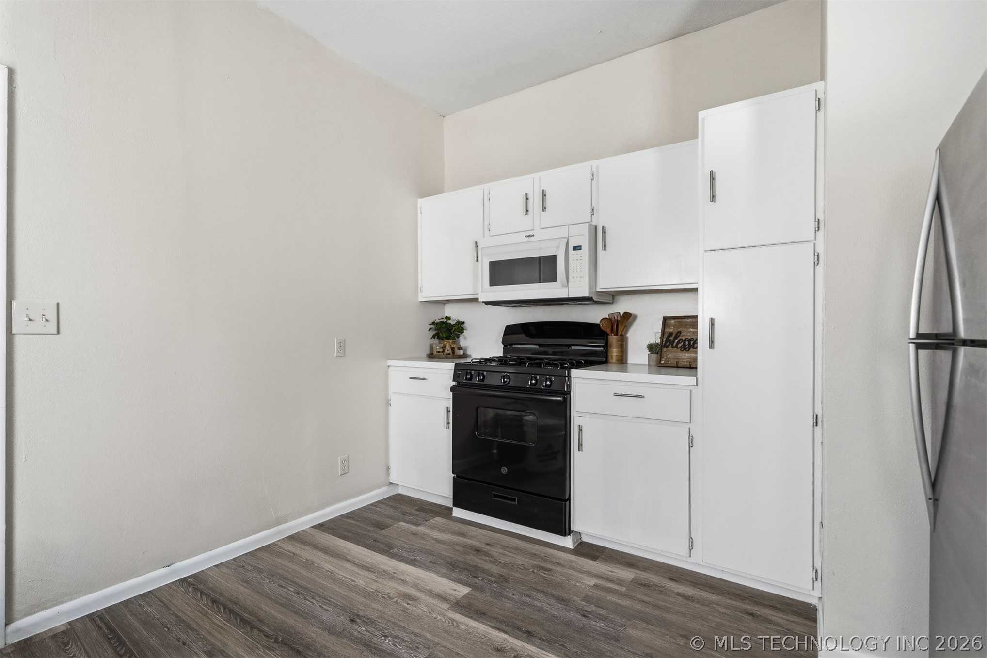 1125 Bixby Property Photo 10