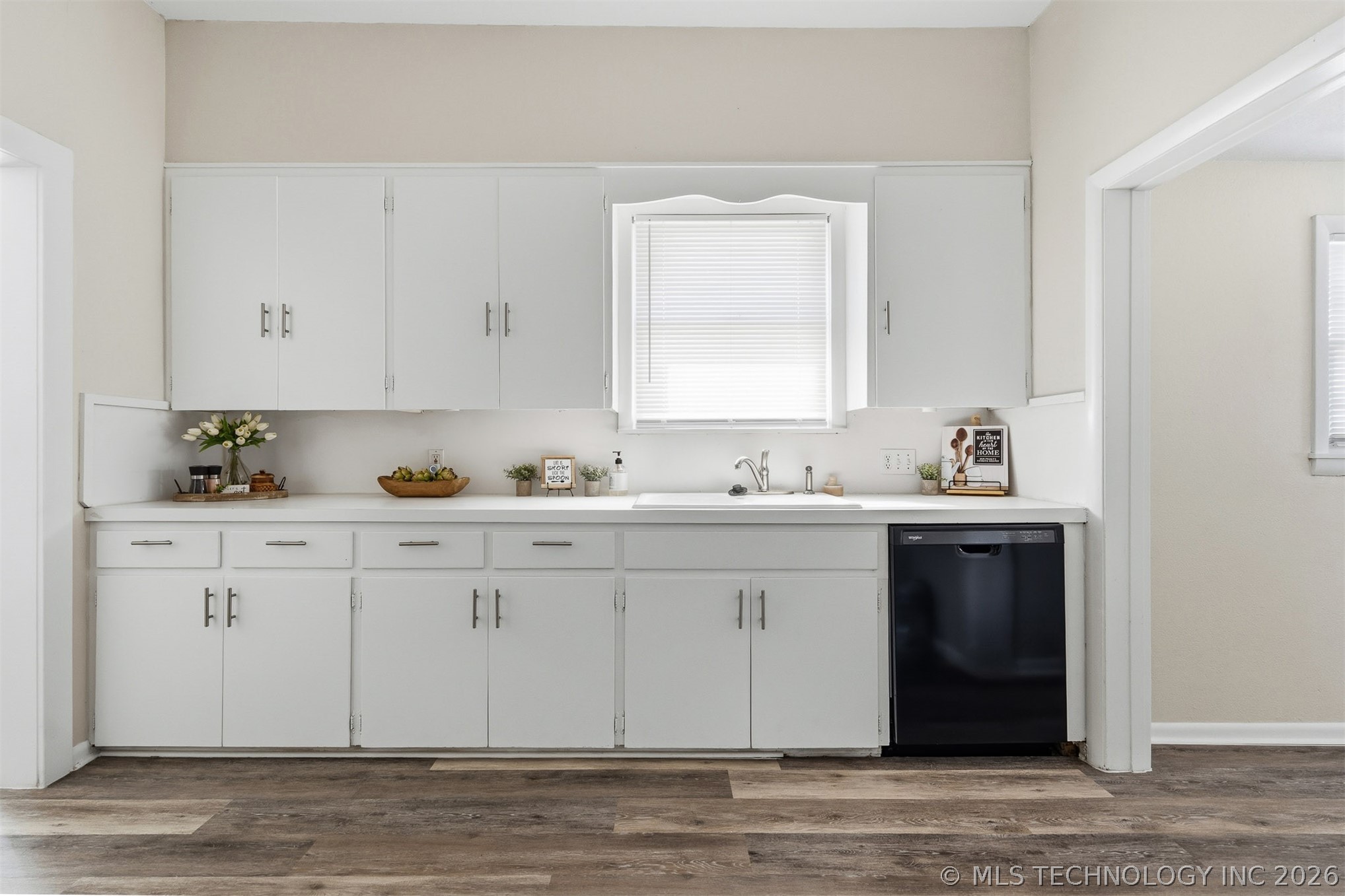 1125 Bixby Property Photo 11