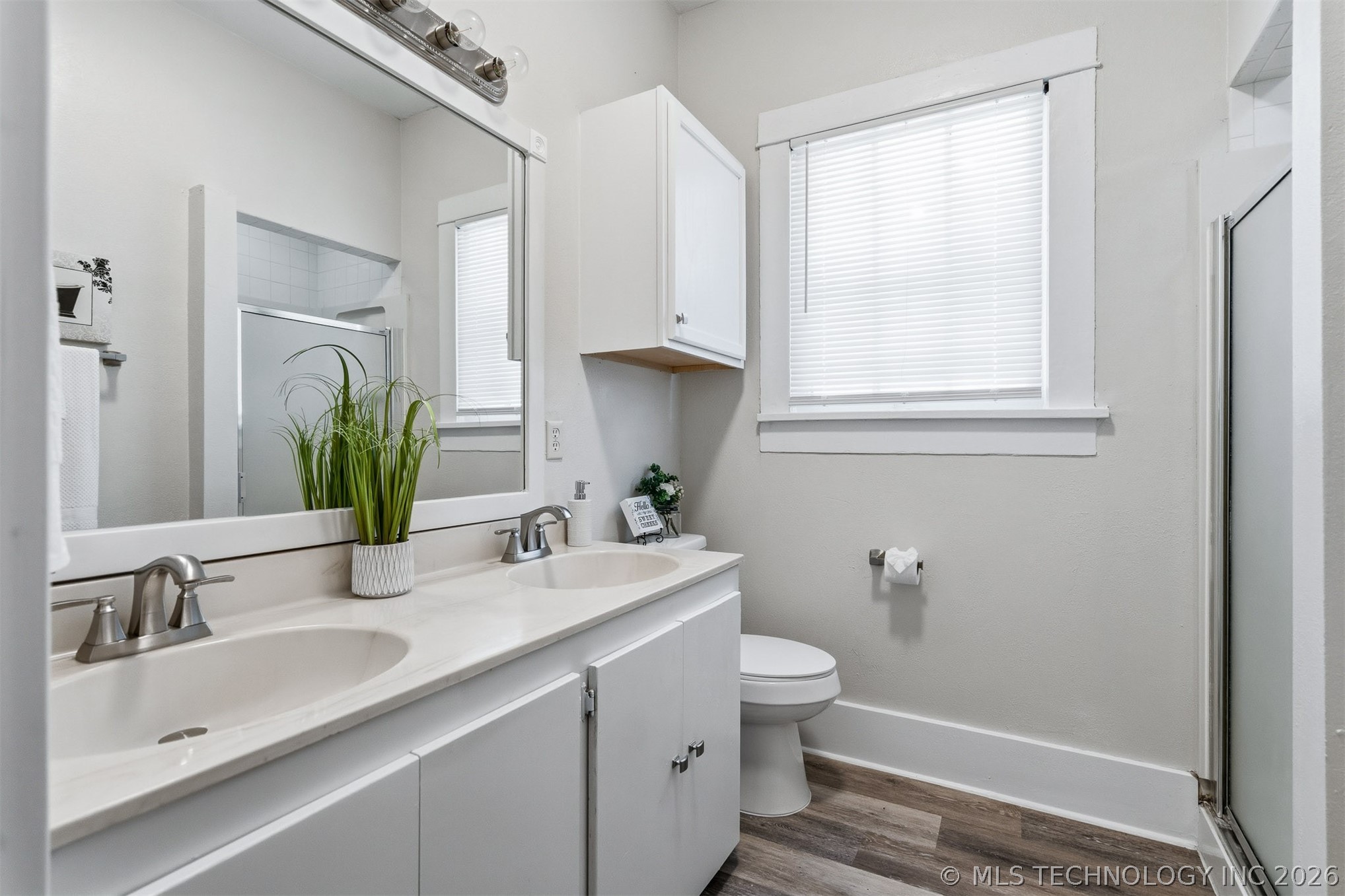 1125 Bixby Property Photo 15