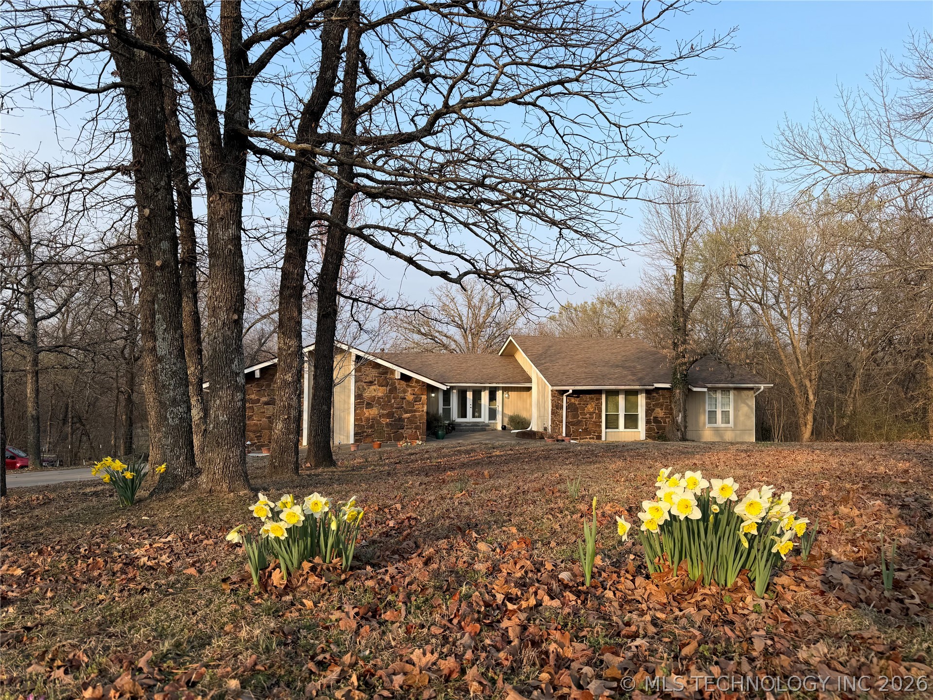 537 Lexington Road Property Photo 1