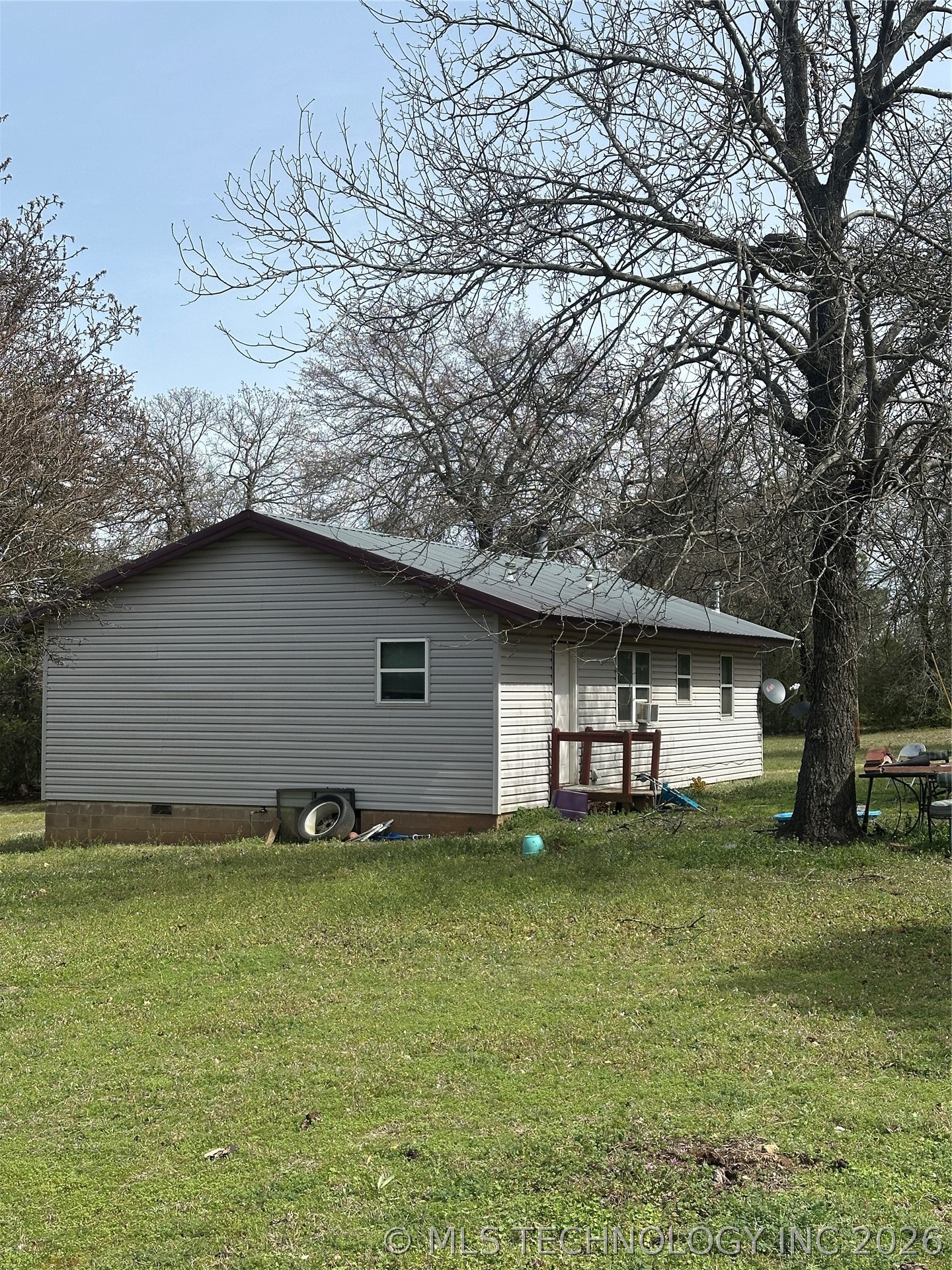 430914 E 1058 Road Property Photo 2