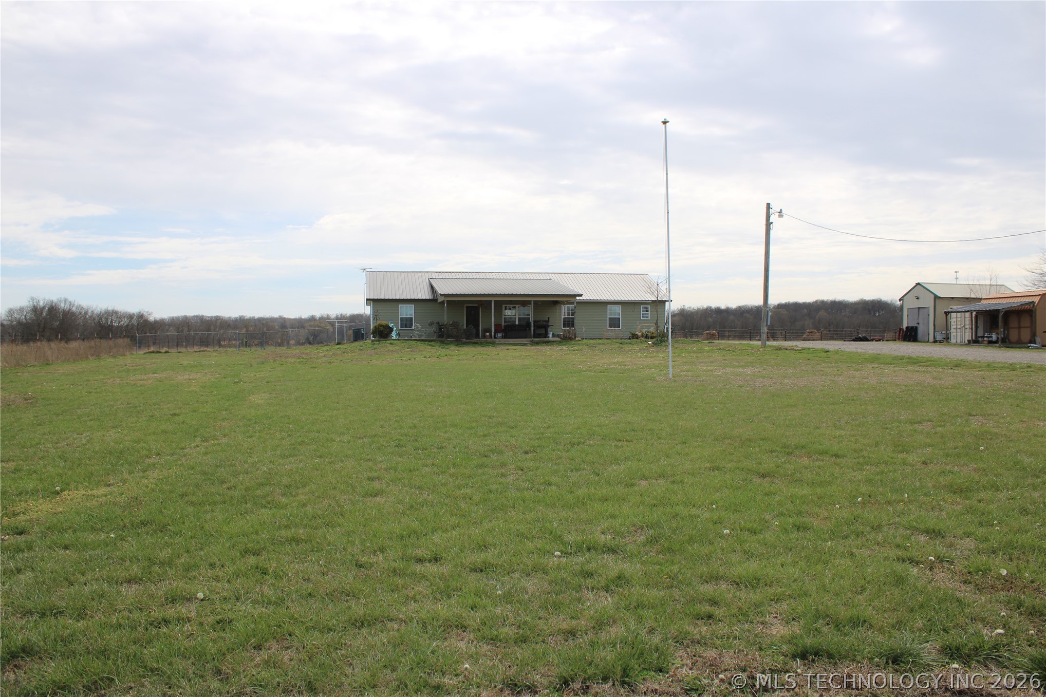 25568 E 320 Road Property Photo 1