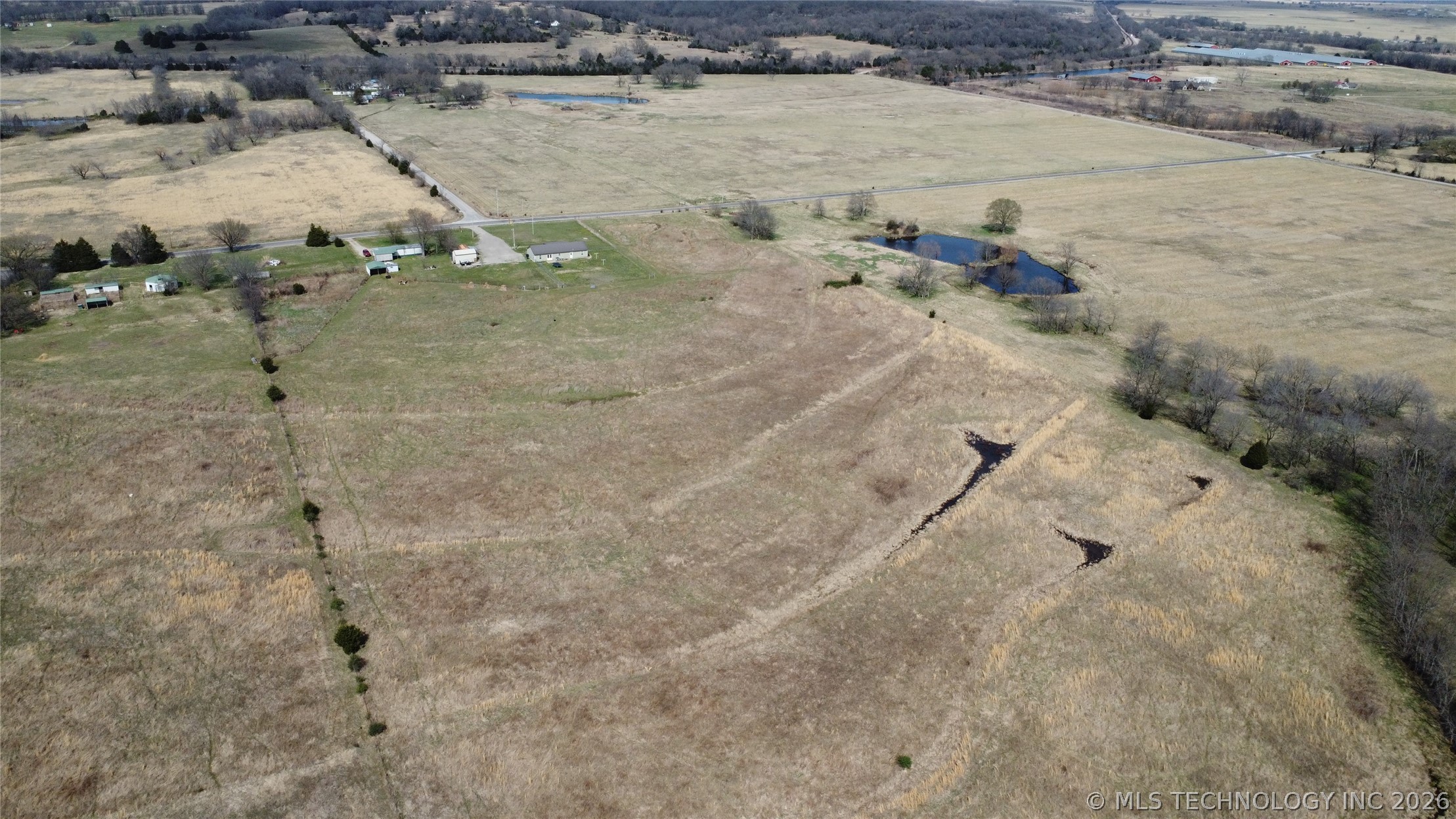25568 E 320 Road Property Photo 3