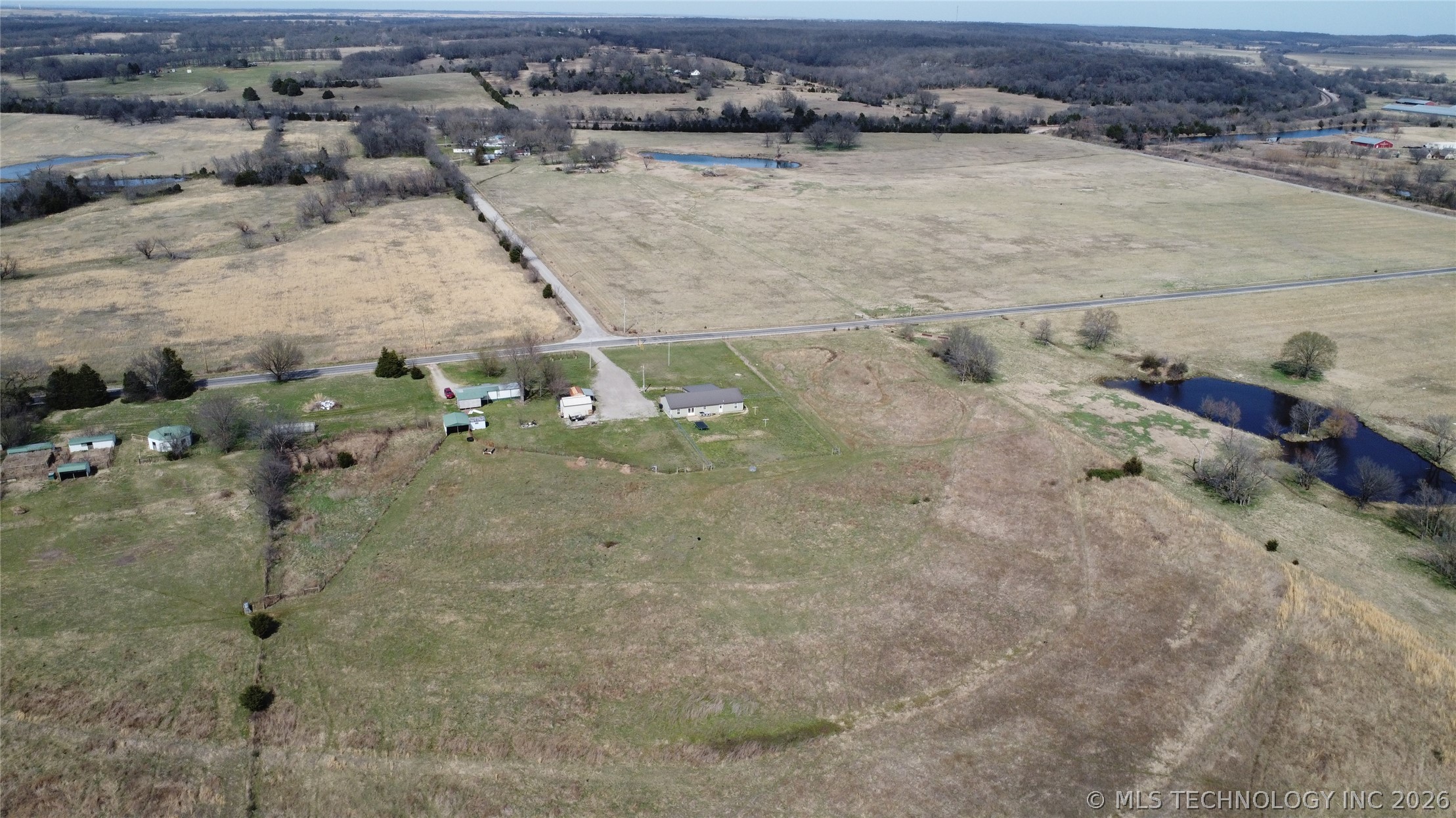 25568 E 320 Road Property Photo 4