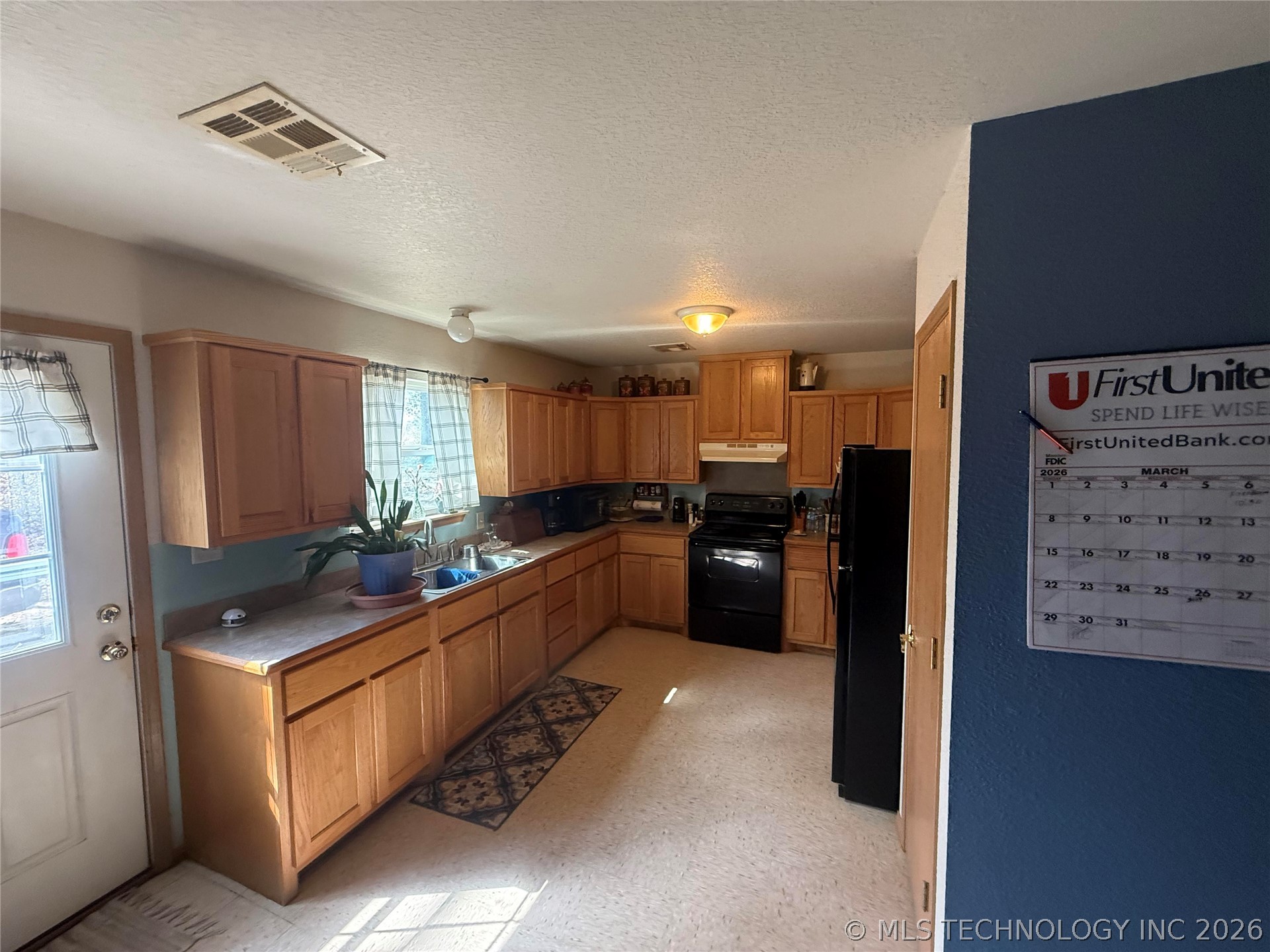 699 Cox Lane Property Photo 2