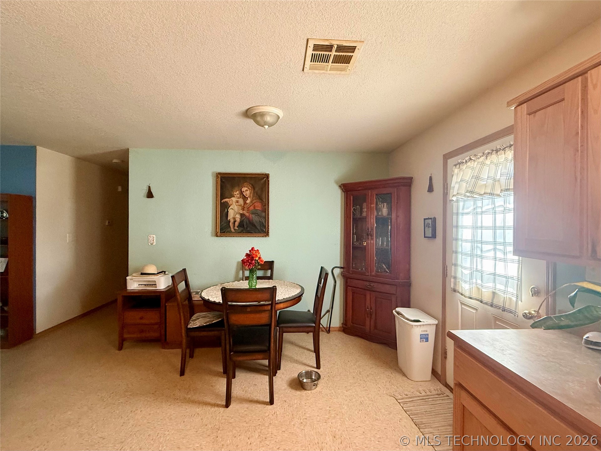 699 Cox Lane Property Photo 3