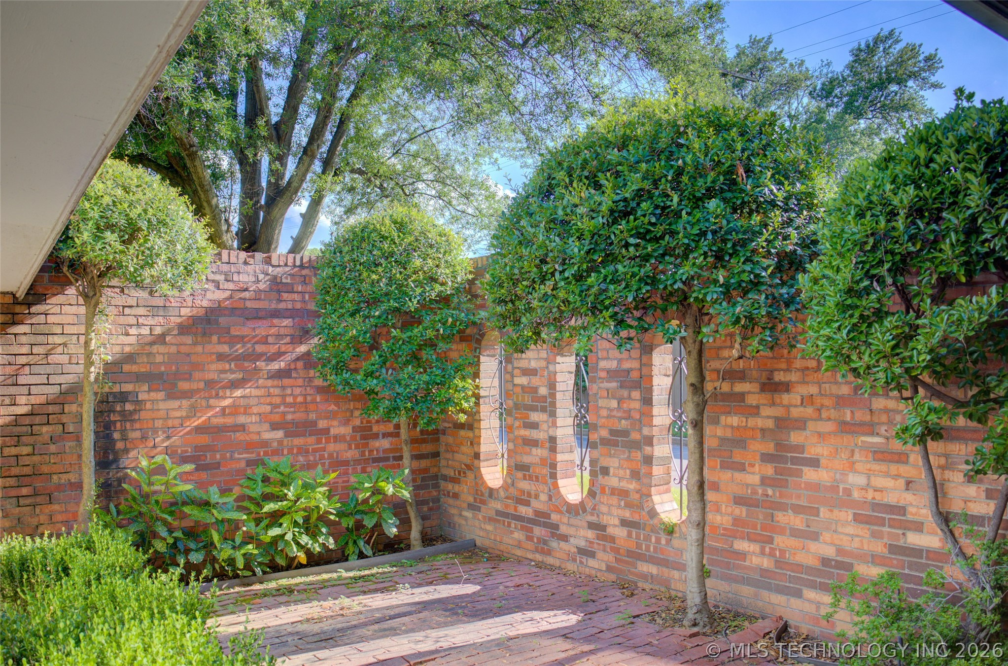 2112 E 59th Street B6 Property Photo 9