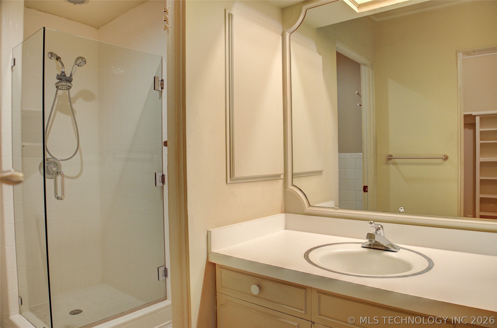 2112 E 59th Street B6 Property Photo 17