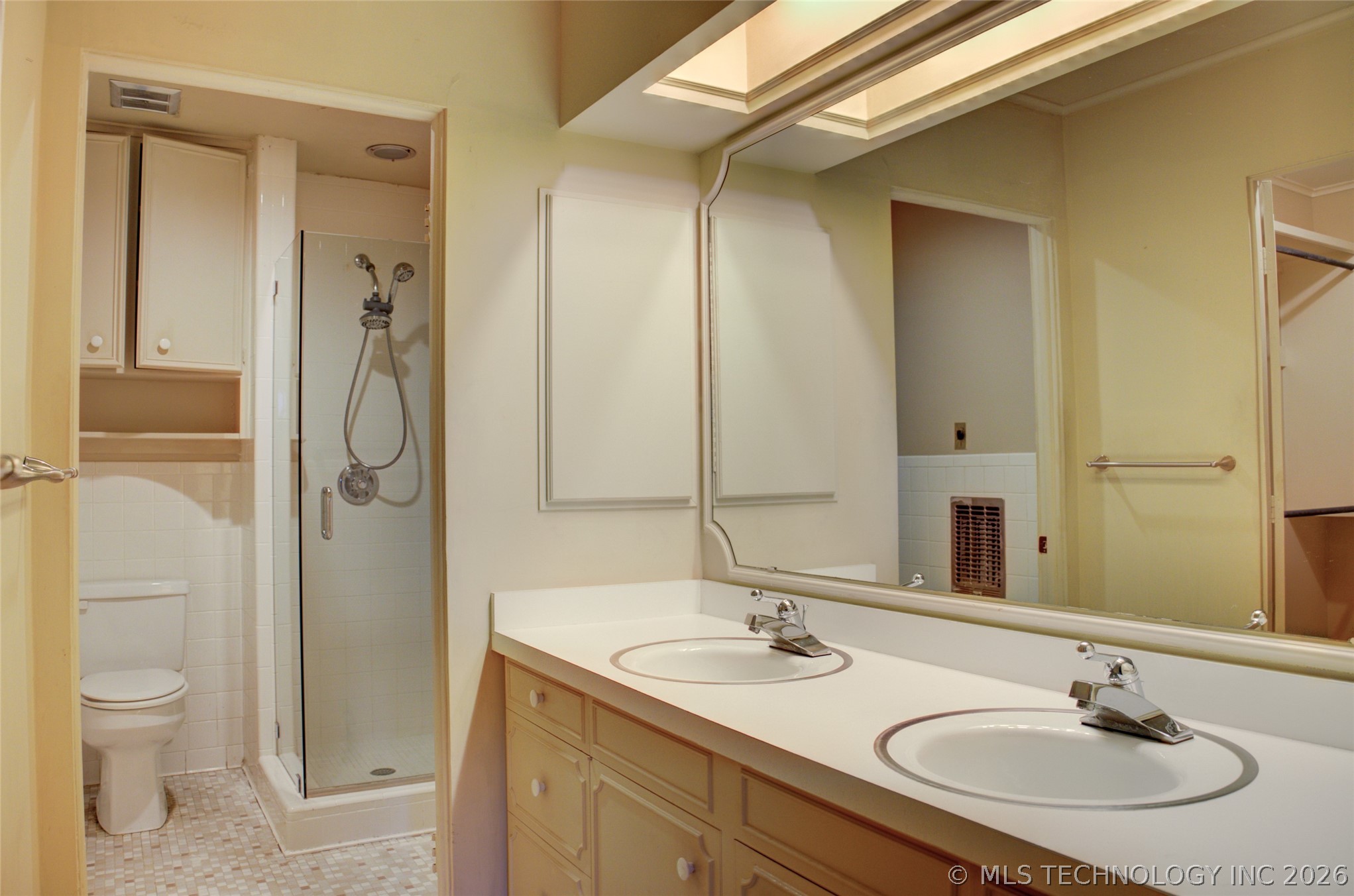 2112 E 59th Street B6 Property Photo 18