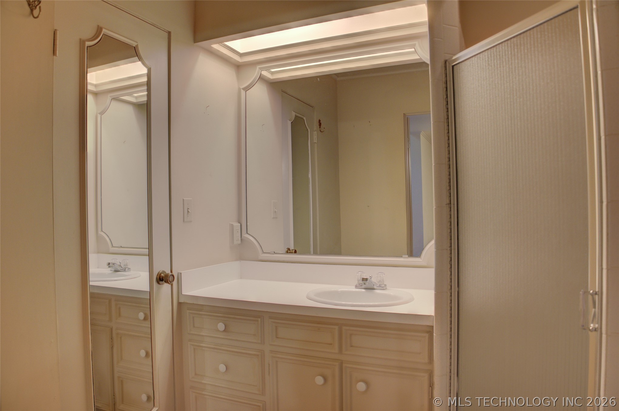 2112 E 59th Street B6 Property Photo 23