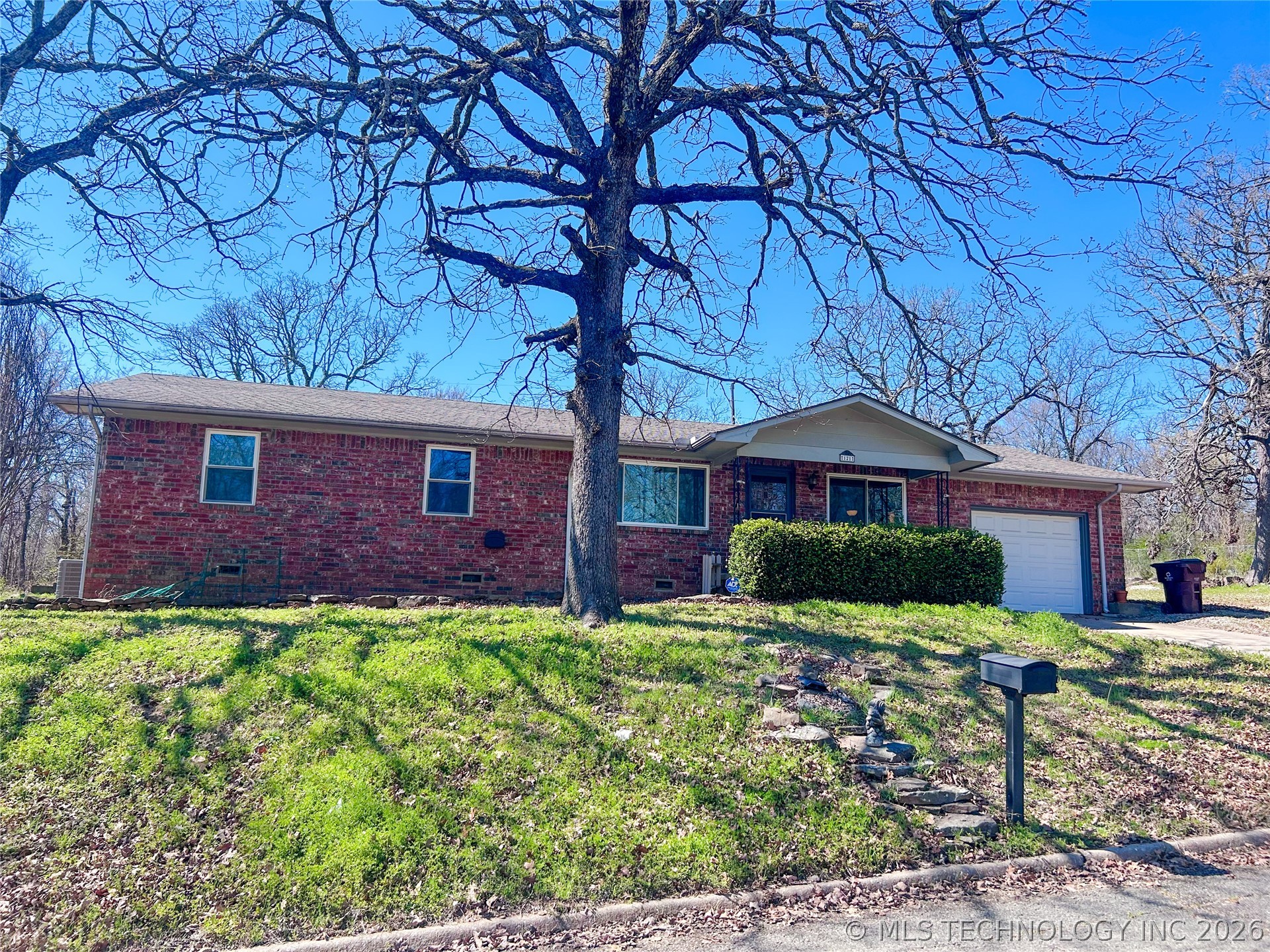 121 Gilbert Drive Property Photo 1