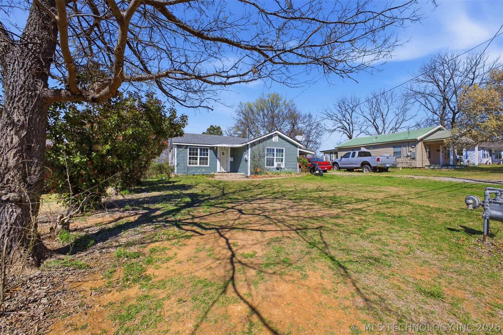 804 E Gardena Property Photo 3