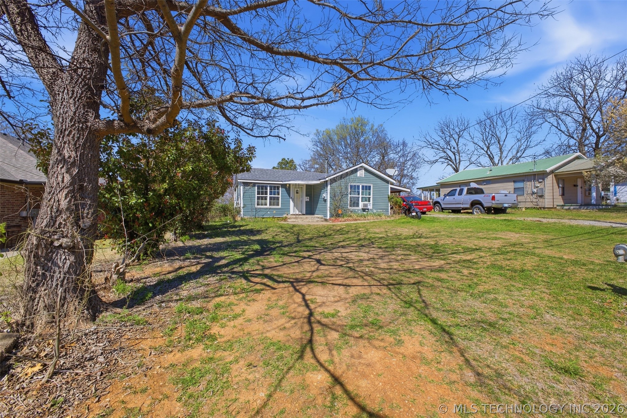 804 E Gardena Property Photo 4