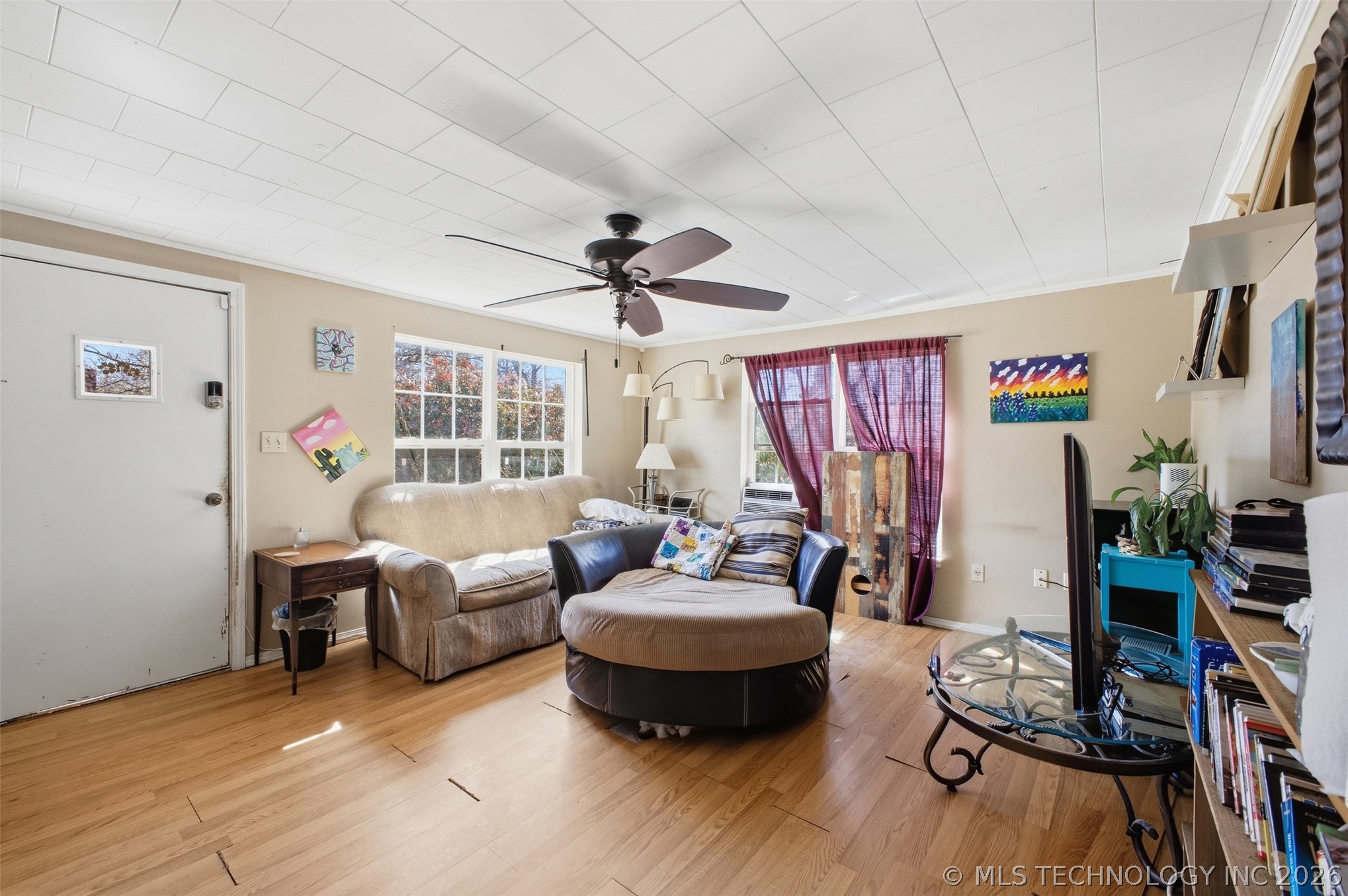 804 E Gardena Property Photo 6