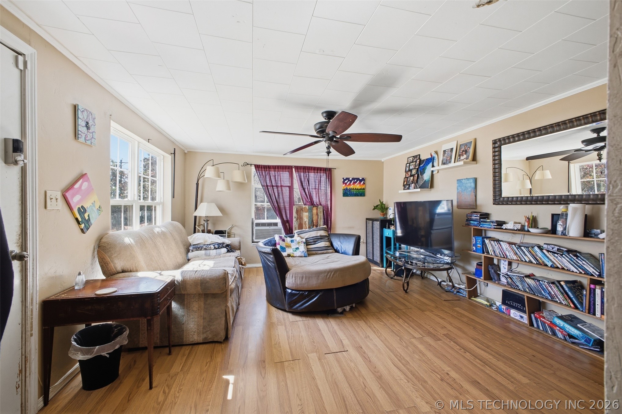 804 E Gardena Property Photo 7