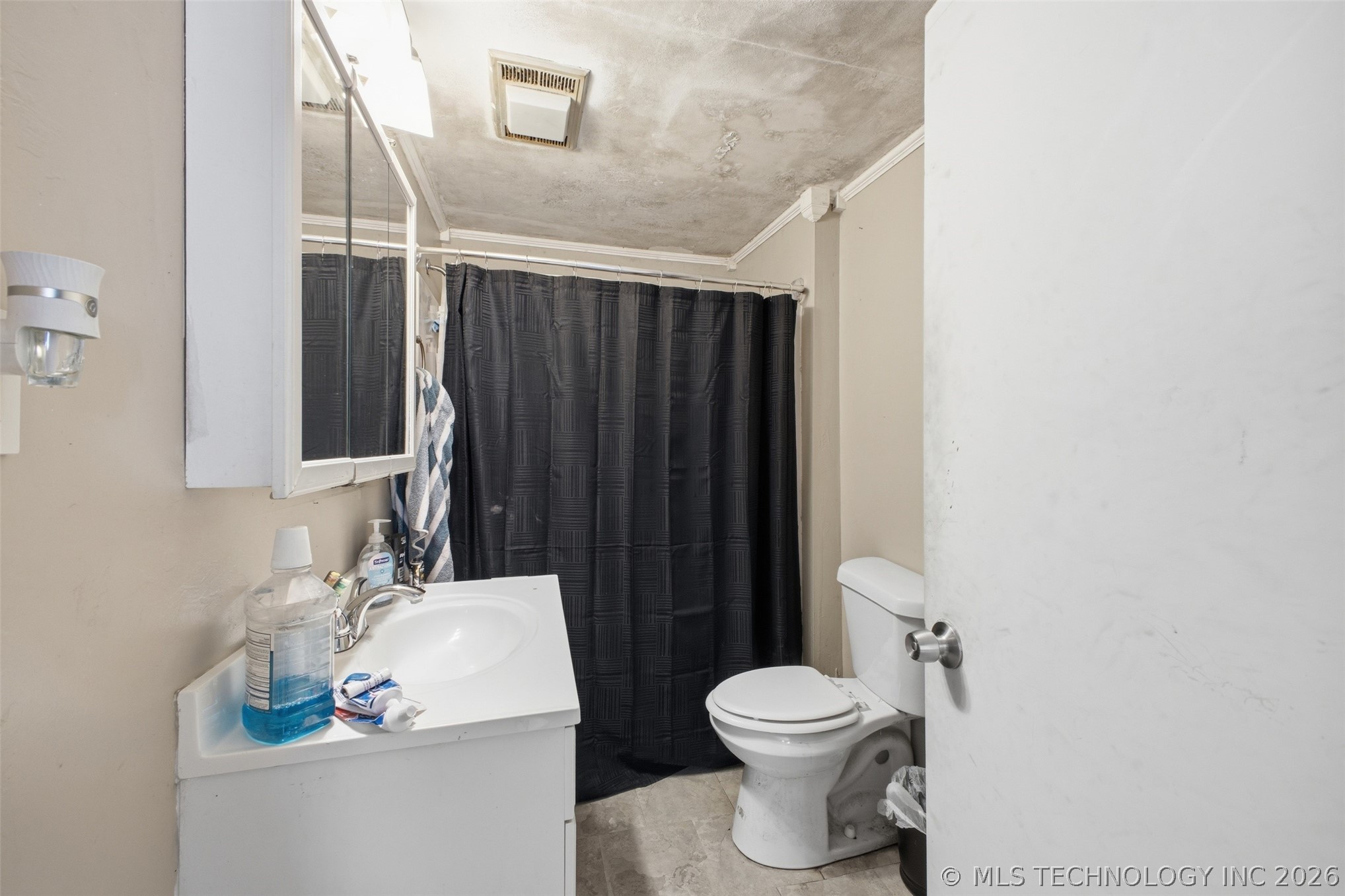 804 E Gardena Property Photo 11