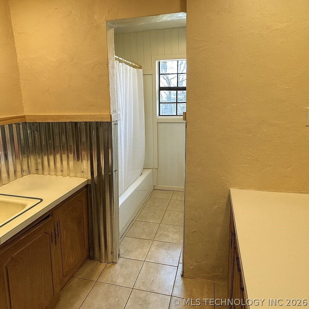 608 Mayall Property Photo 7