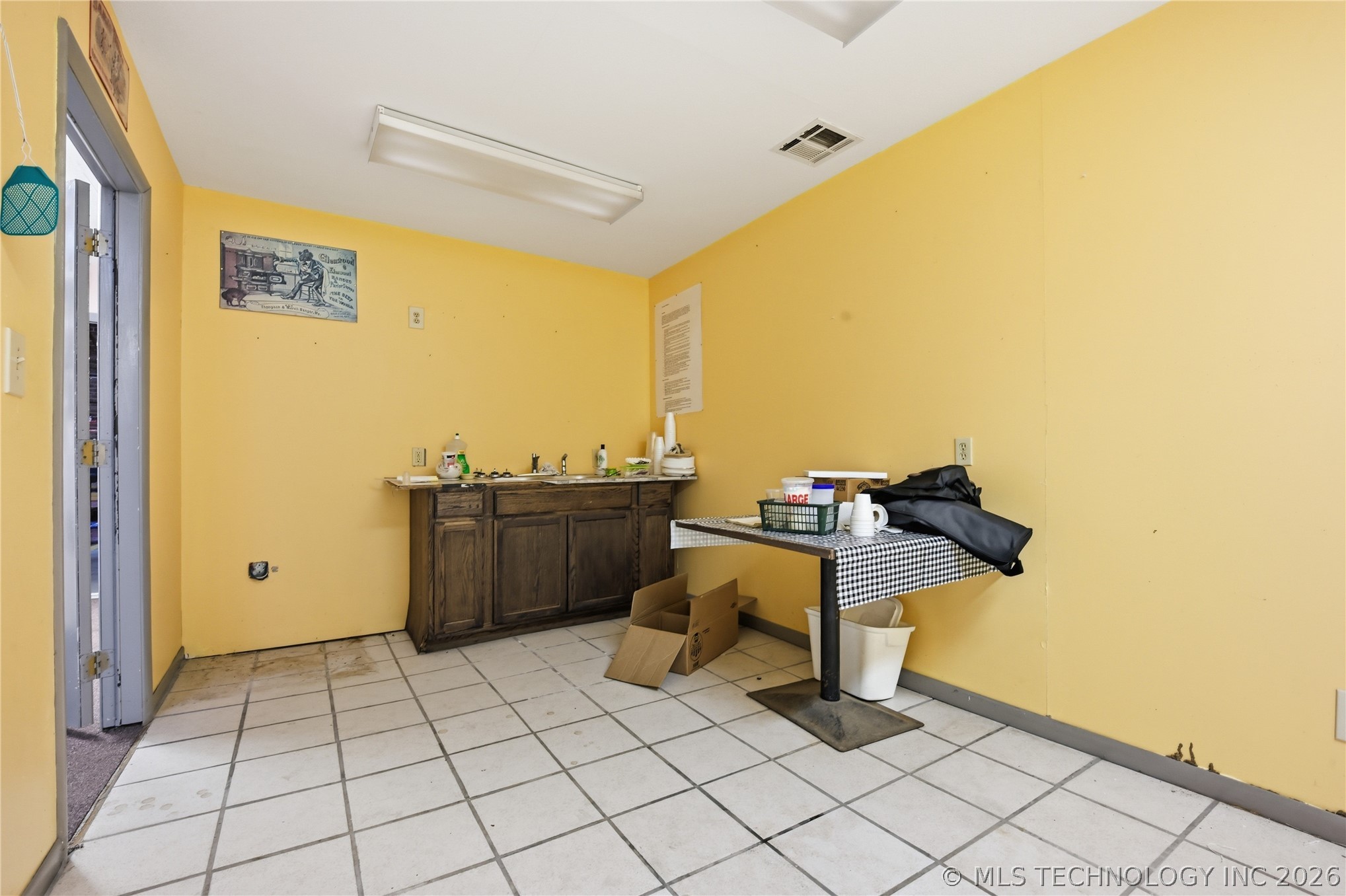 307 E Main Property Photo 10