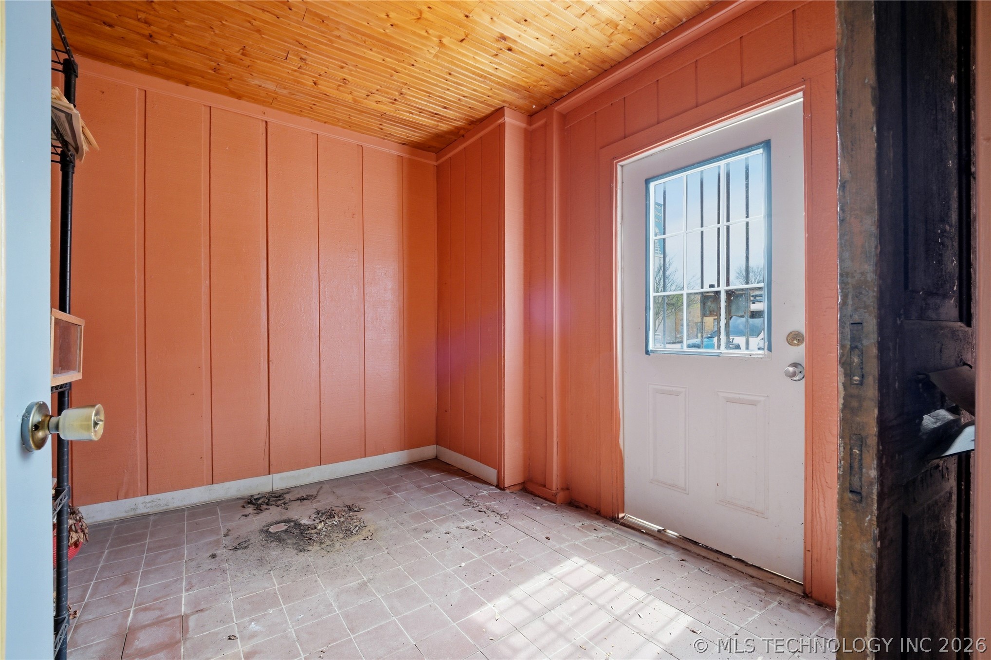 305 E Main Property Photo 14