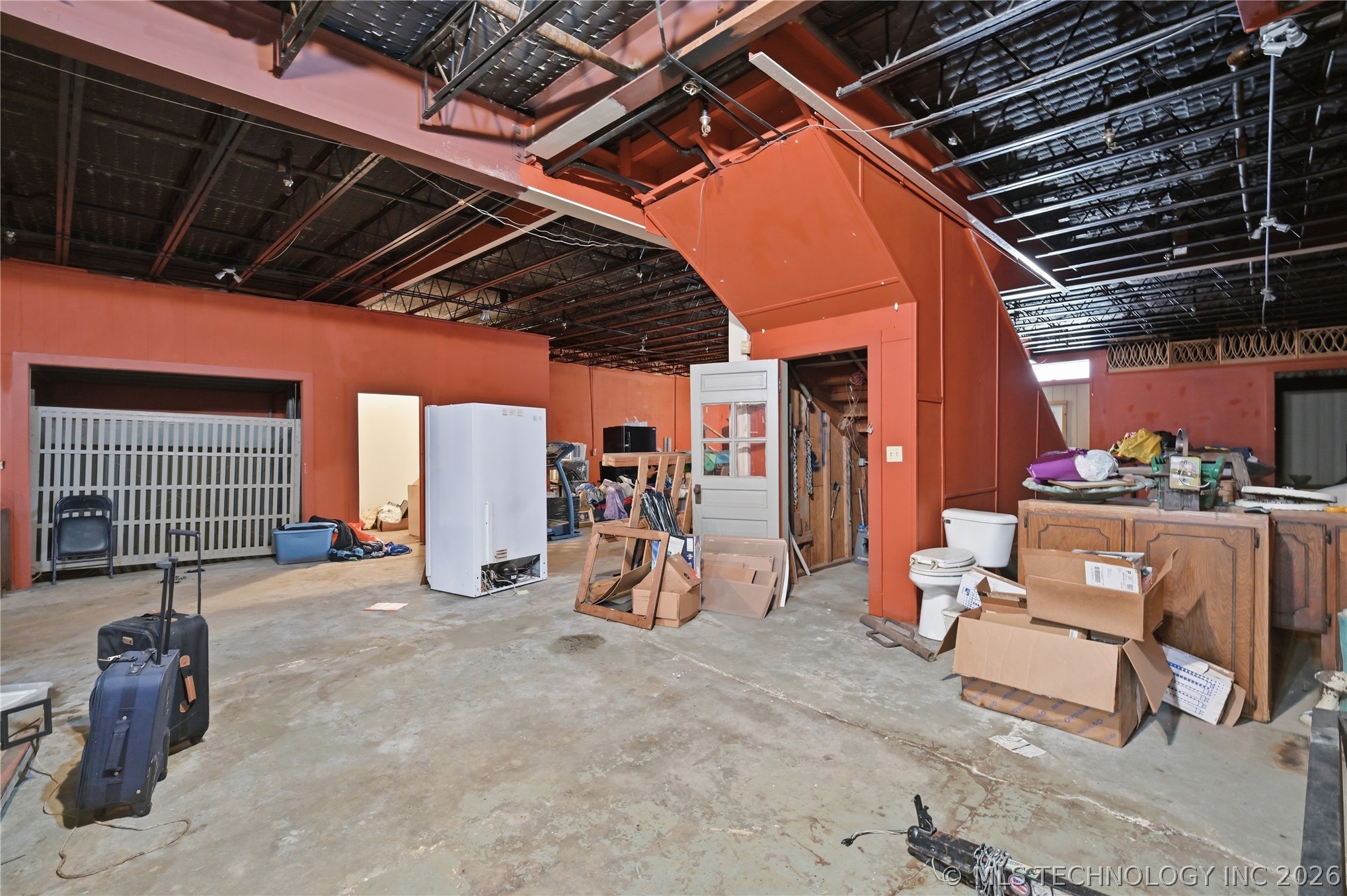 305 E Main Property Photo 18