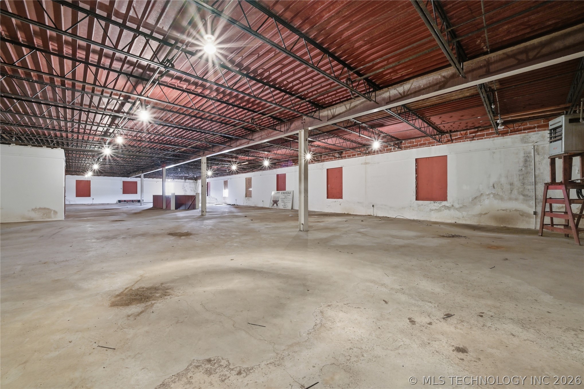 305 E Main Property Photo 19