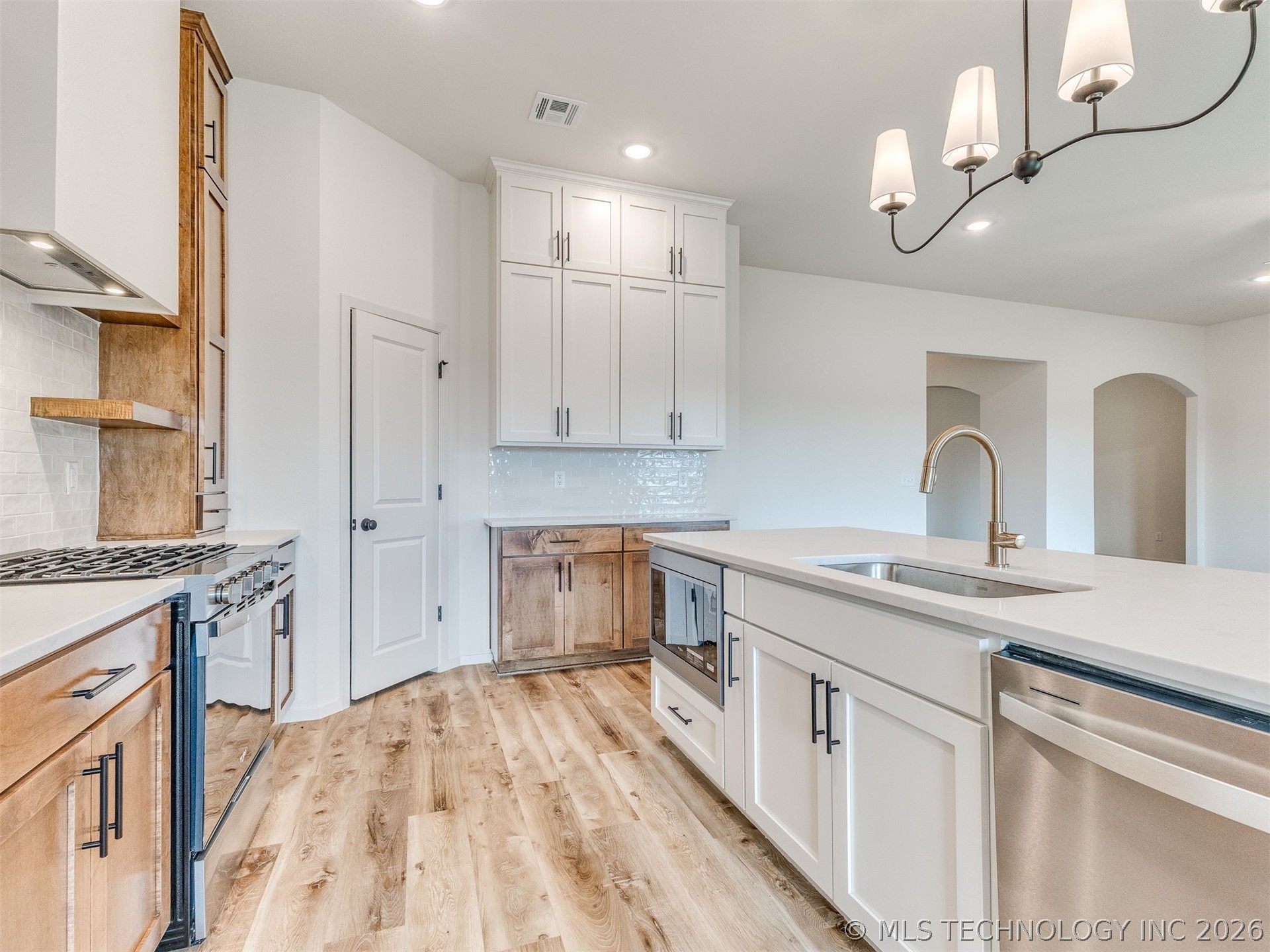 14739 S College Place Property Photo 8