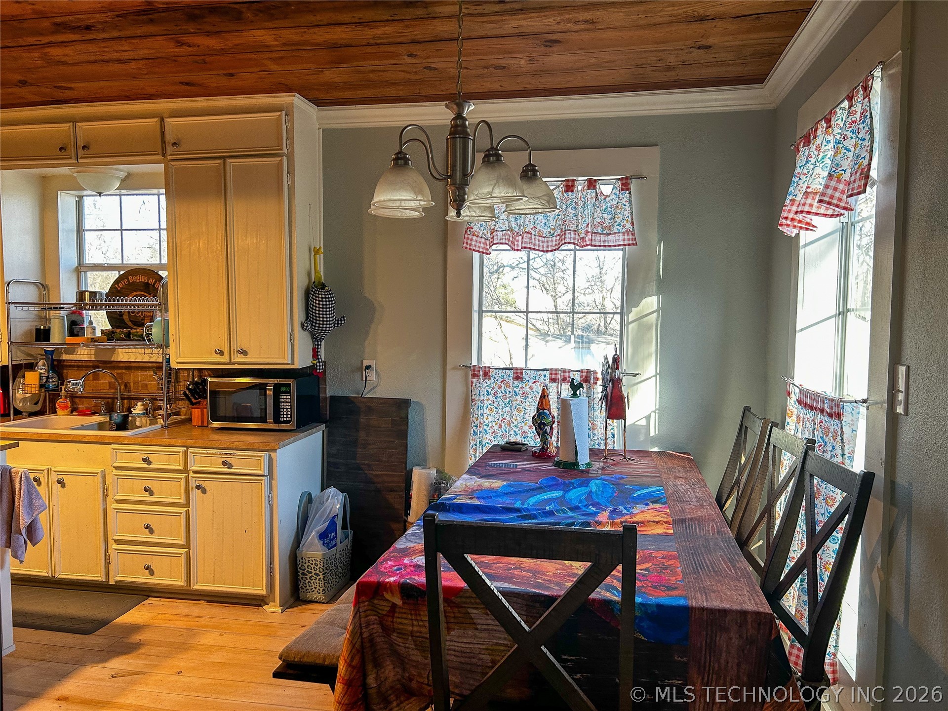1516 N 10th Avenue Property Photo 3