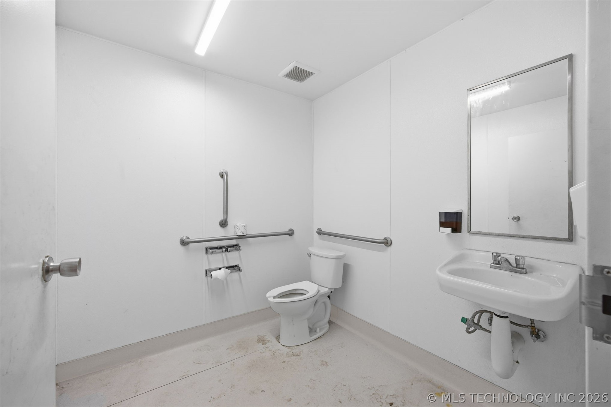 324 N Eastern Avenue Property Photo 17