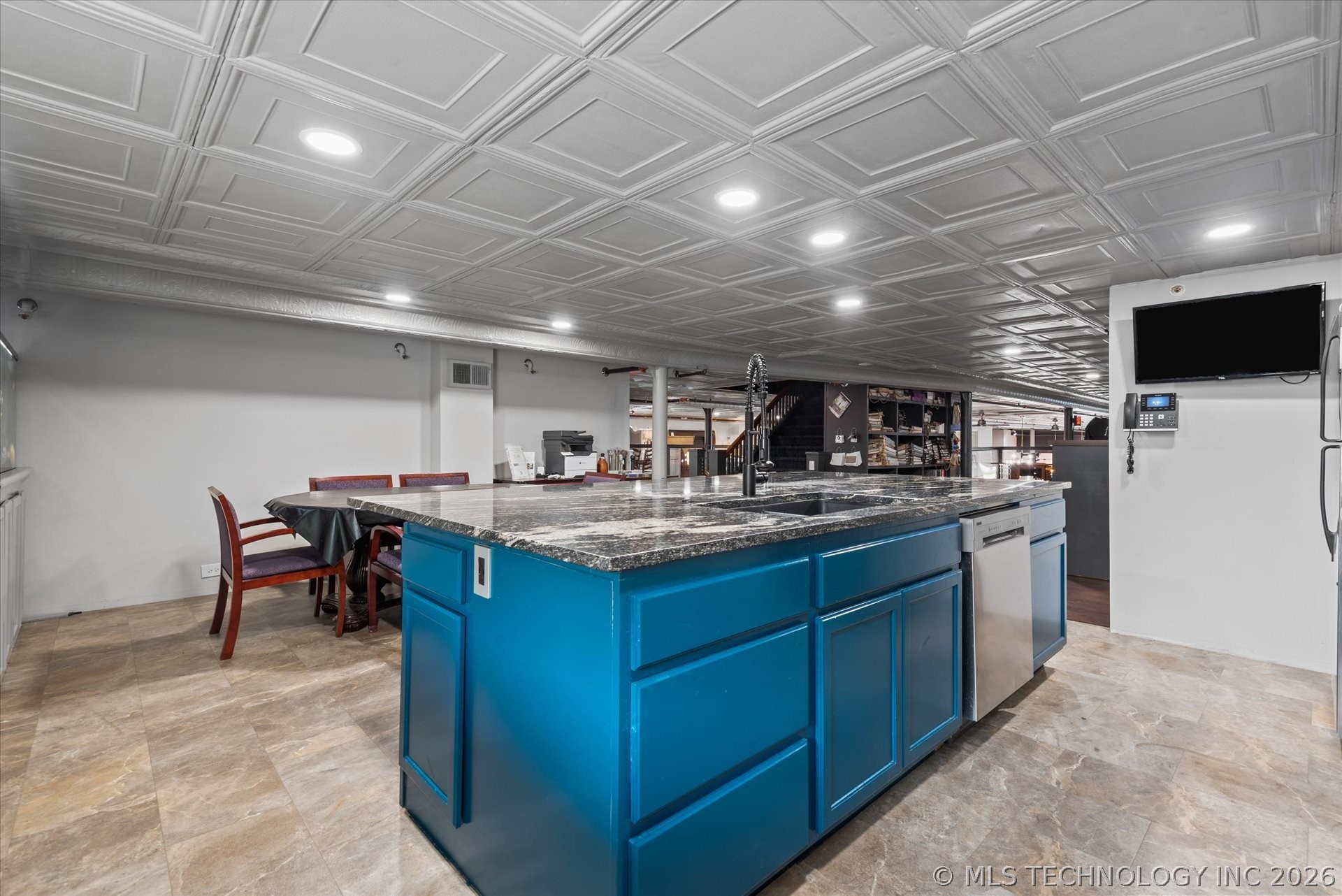 318 S Dewey Avenue Property Photo 41