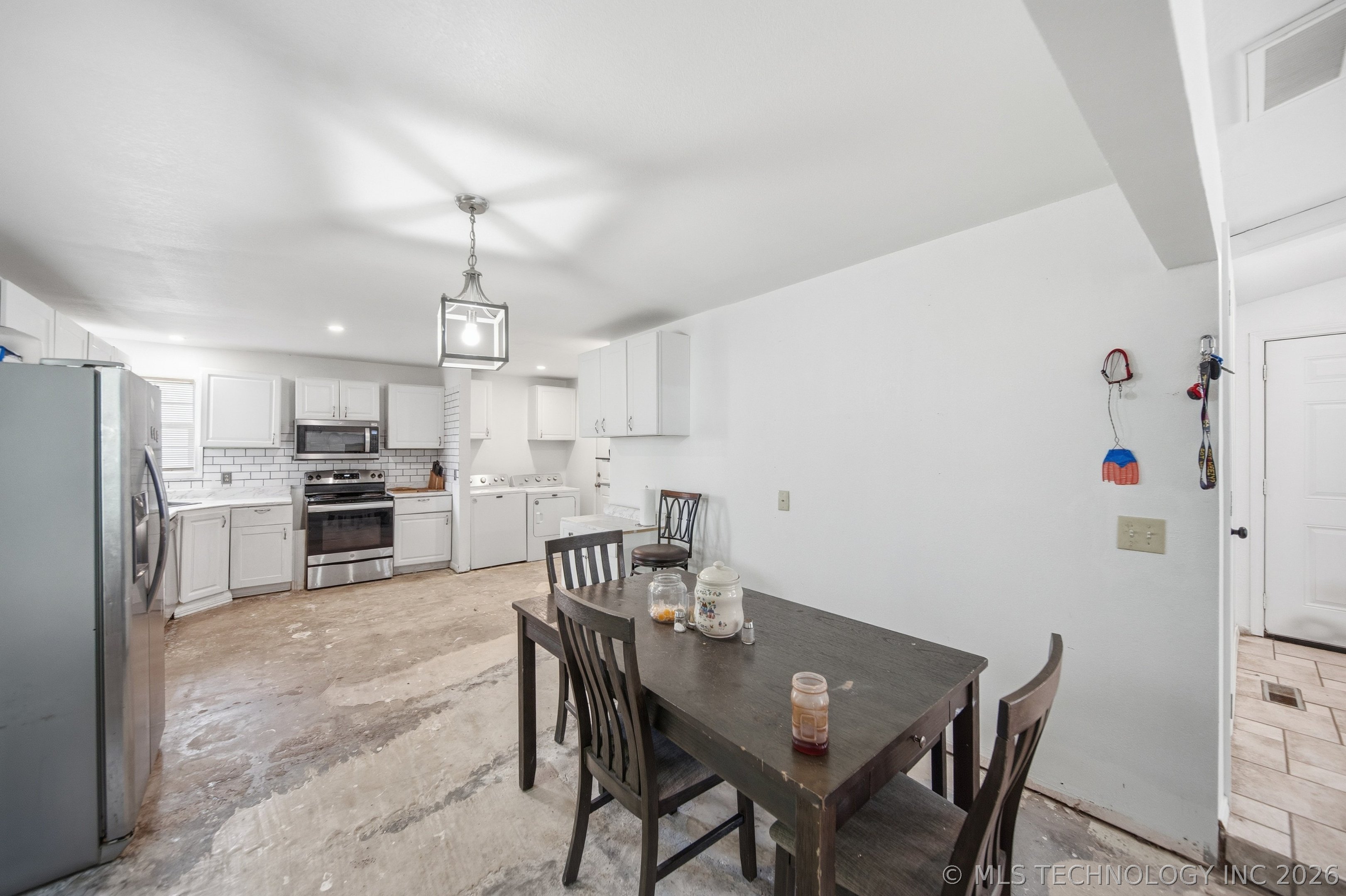 14209 E 37th Place Property Photo 6