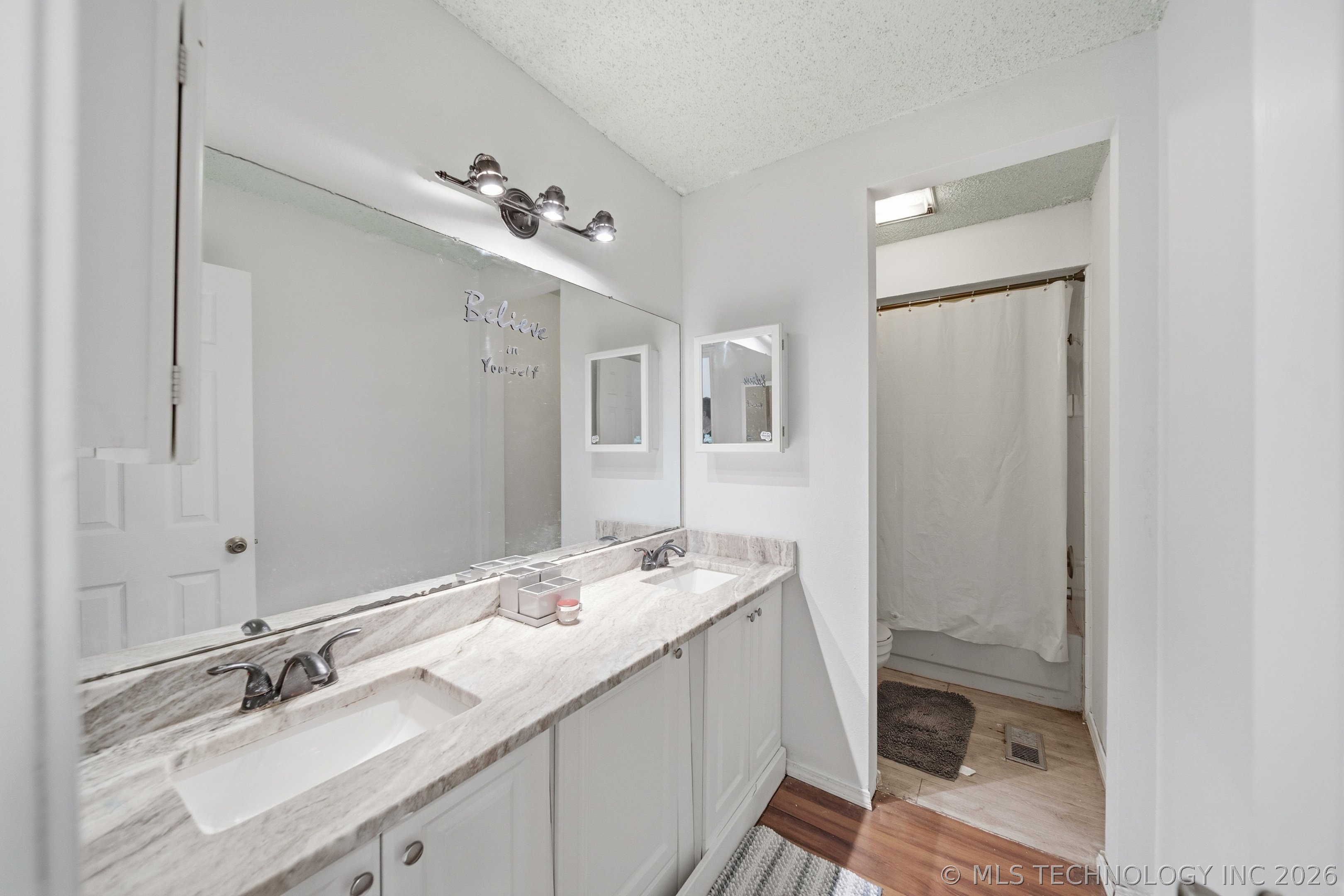 14209 E 37th Place Property Photo 22