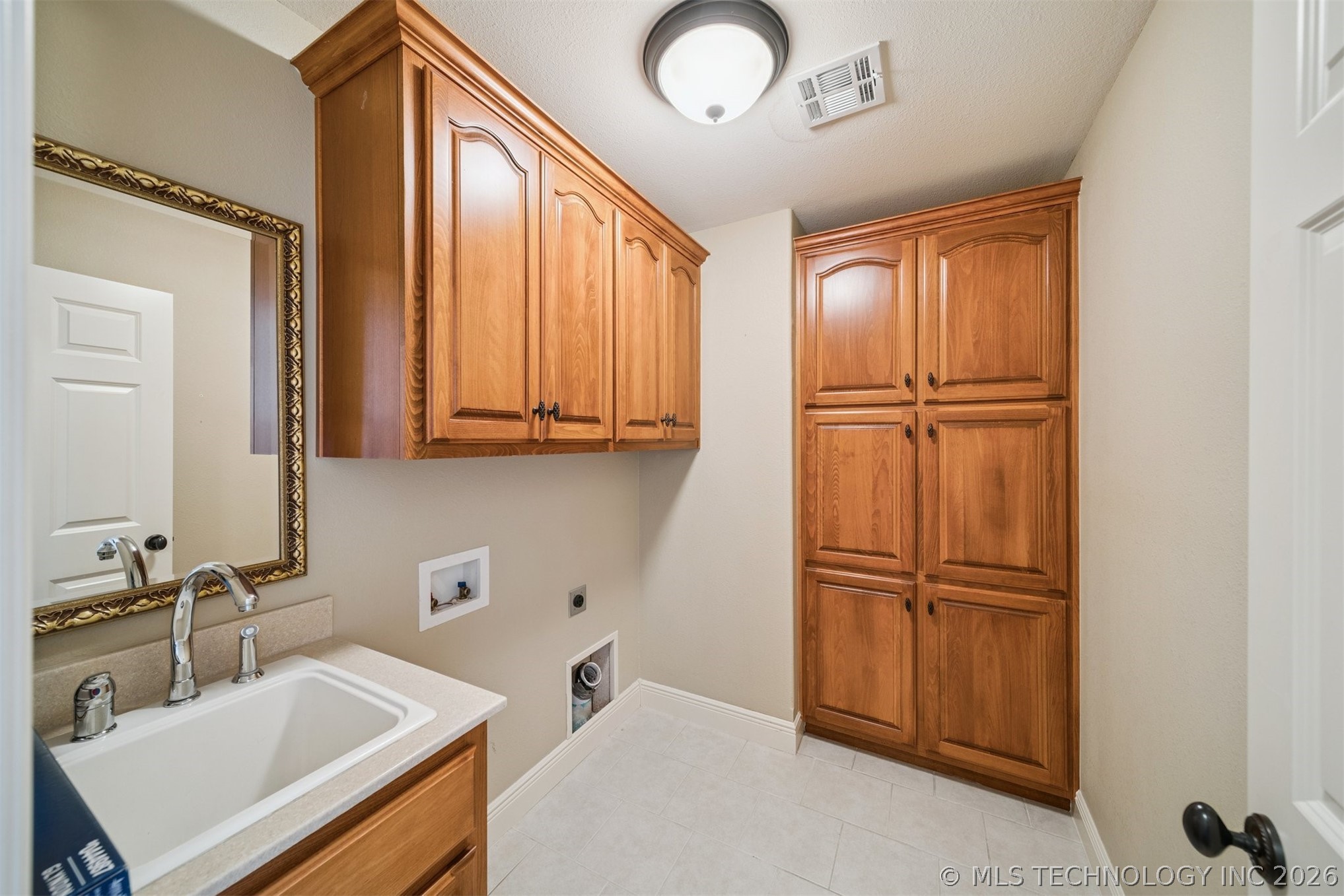 5020 Lake Breeze Road Property Photo 24