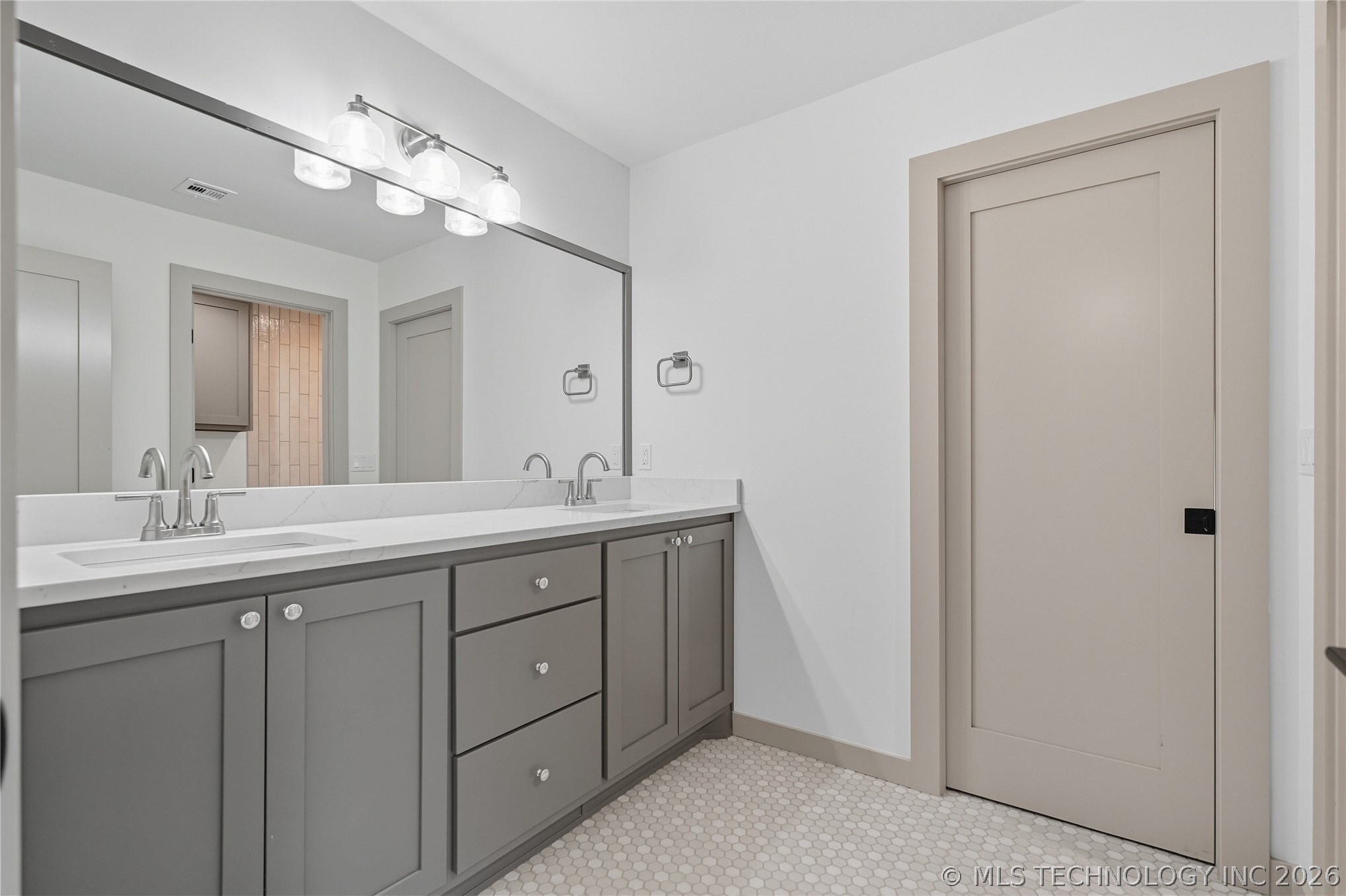 3921 S Madison Avenue Property Photo 23