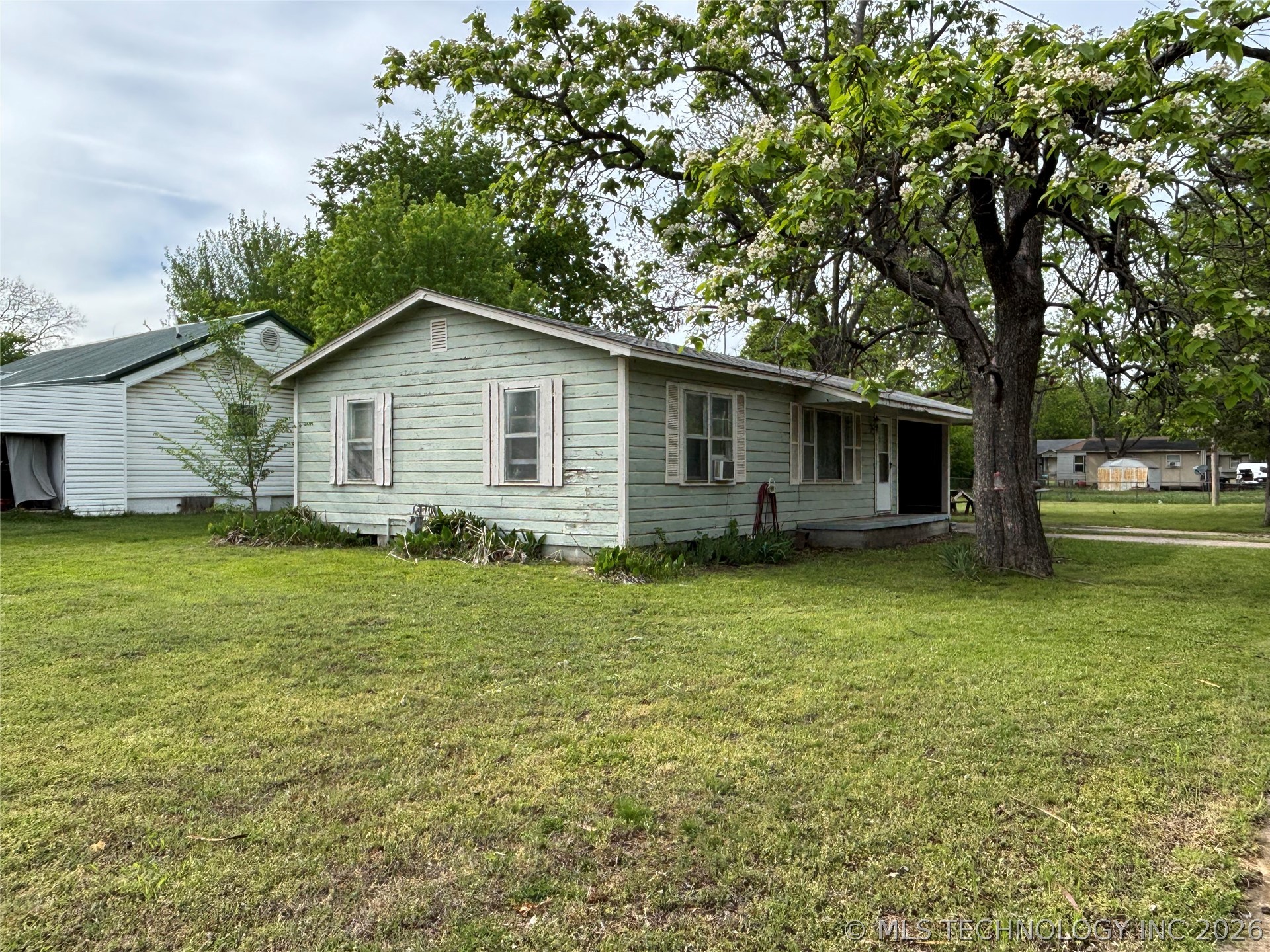 902 Roosevelt Property Photo 3