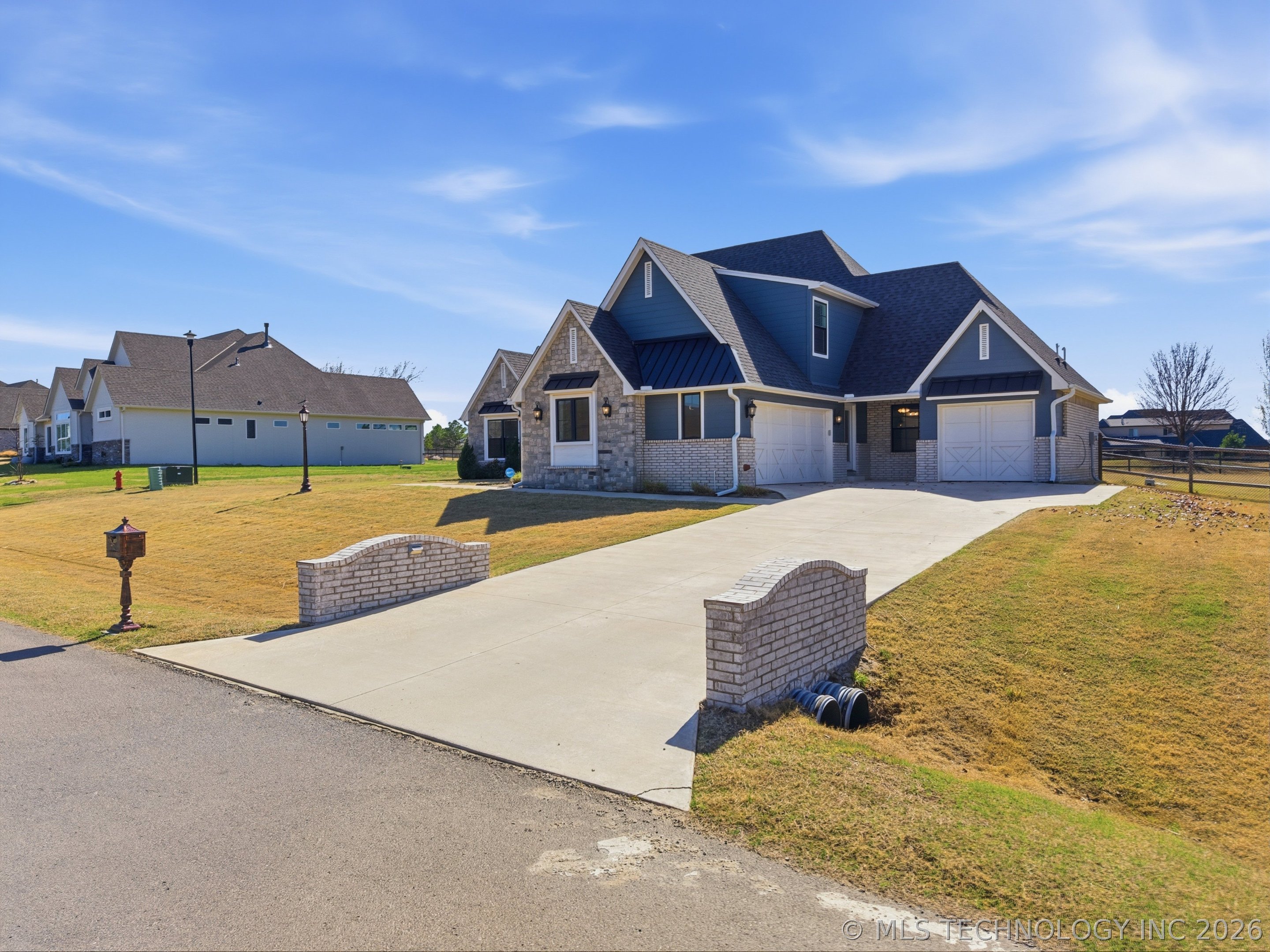 6480 N Blue Sage Drive Property Photo 2