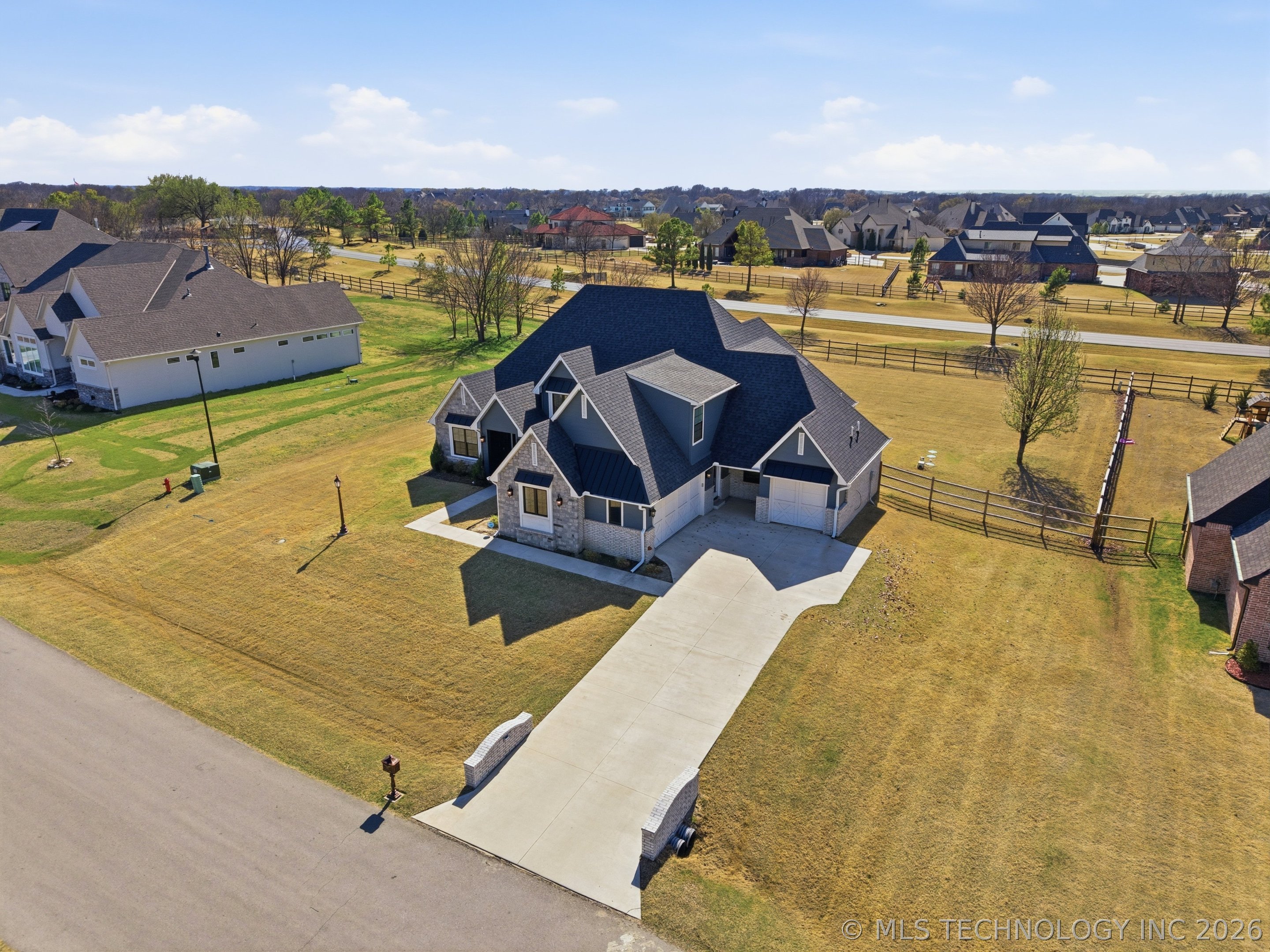 6480 N Blue Sage Drive Property Photo 3