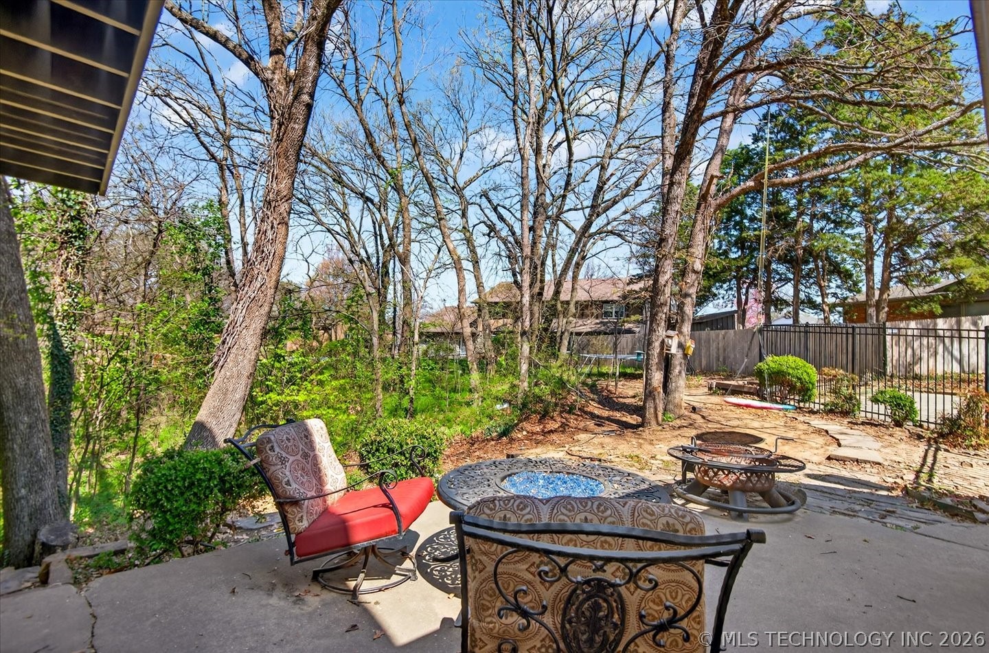 725 Kenwood Drive Property Photo 6