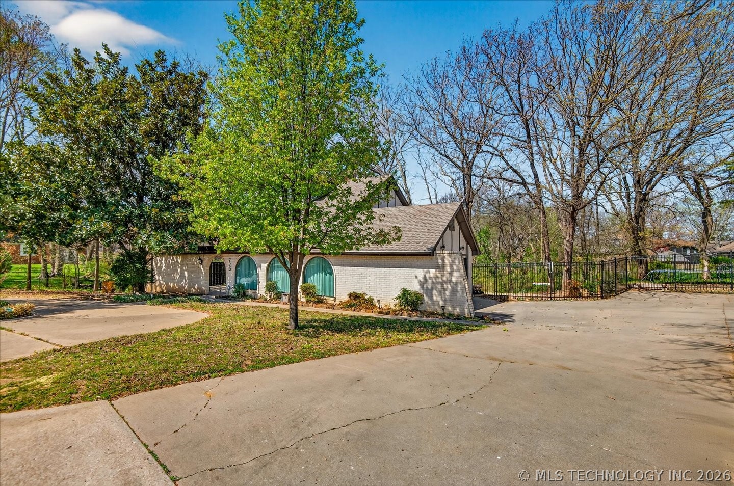 725 Kenwood Drive Property Photo 45
