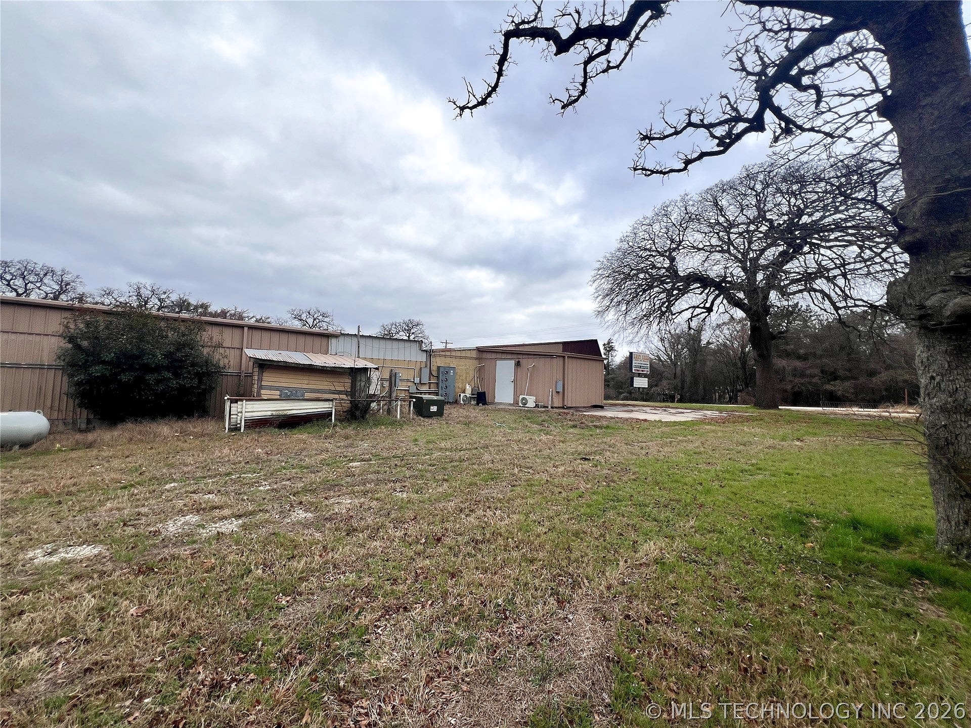 5268 N 377 Highway Property Photo 3