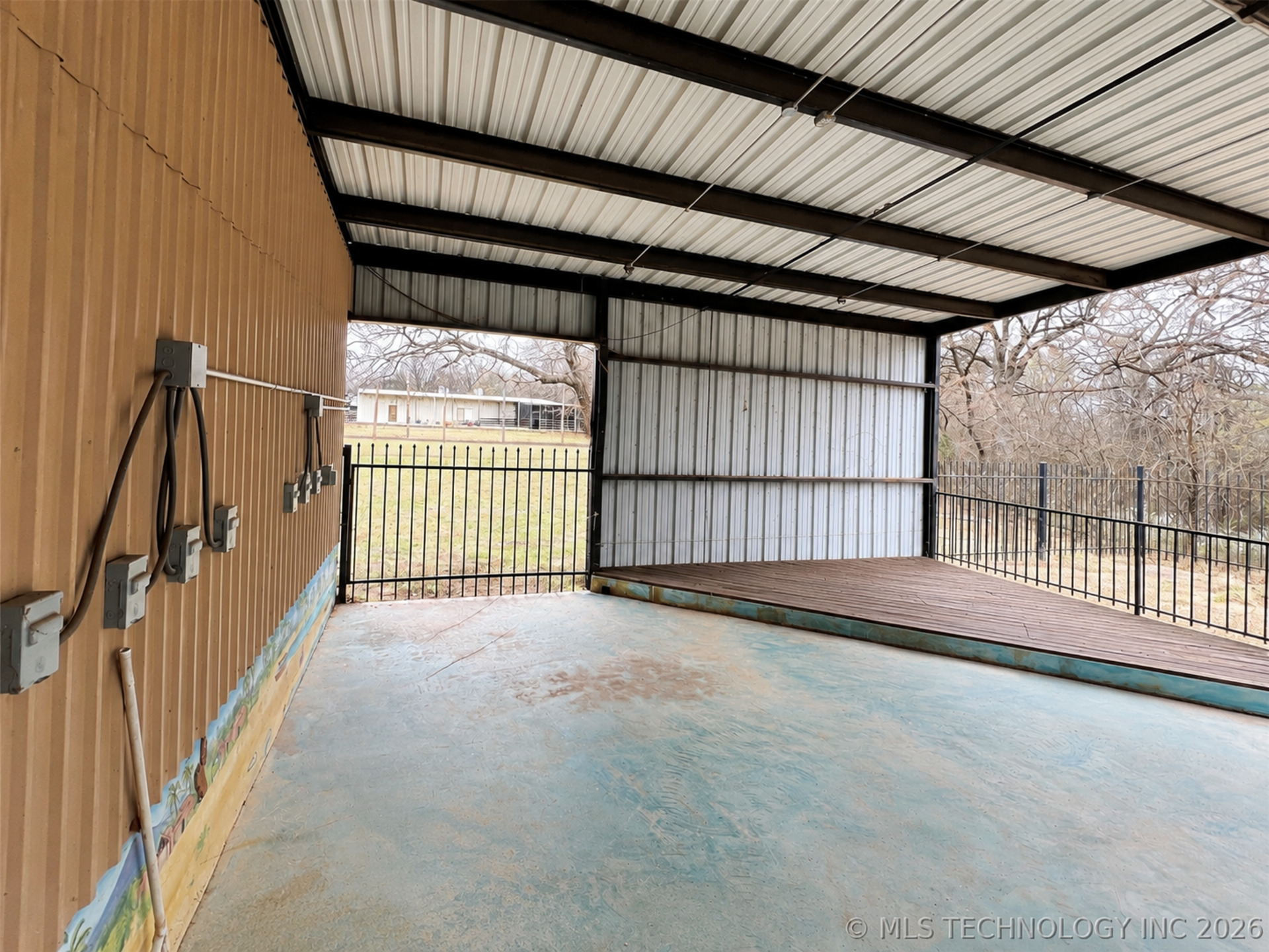 5268 N 377 Highway Property Photo 11