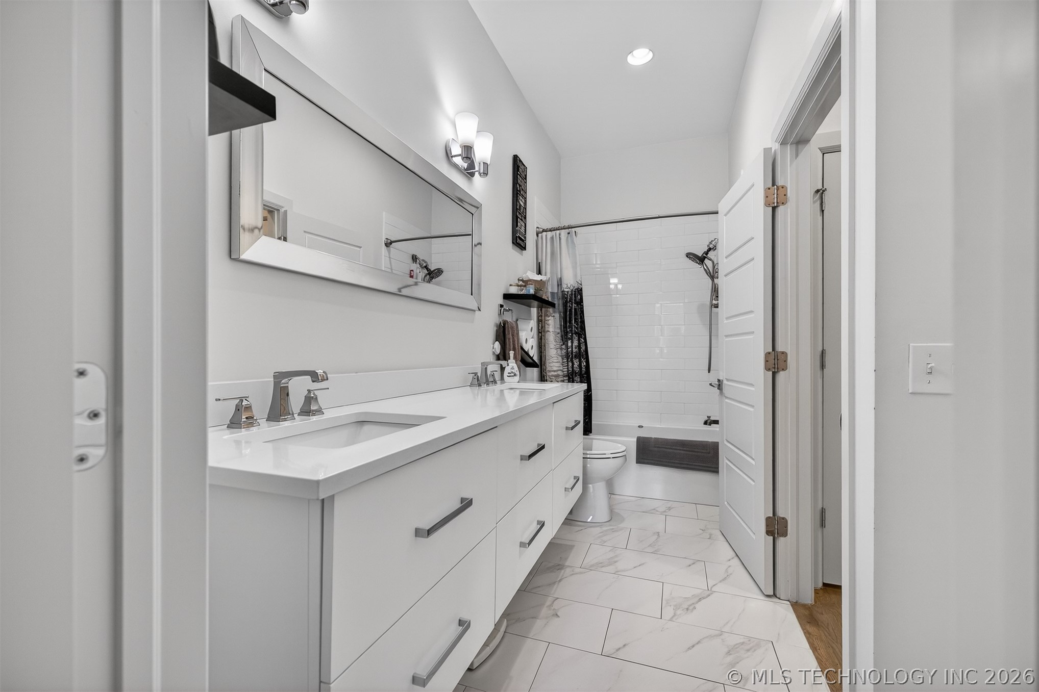 1129 E 7th Street B13 Property Photo 27
