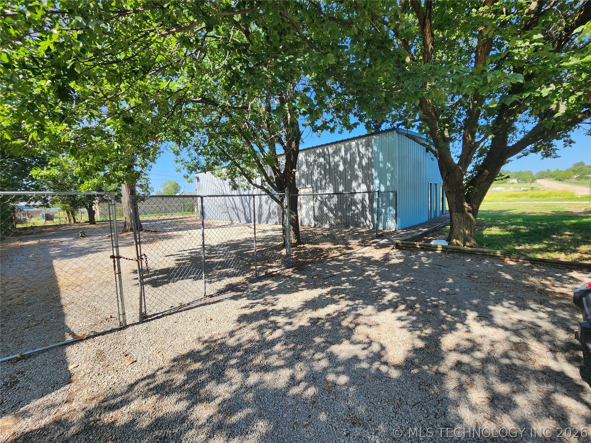 315 W Moses Property Photo 2