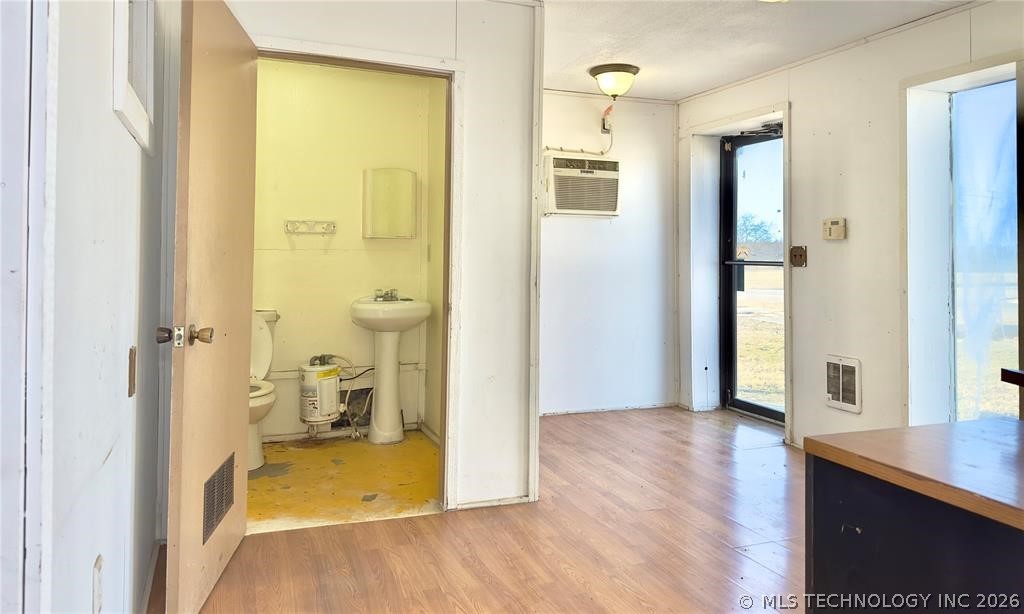 315 W Moses Property Photo 12