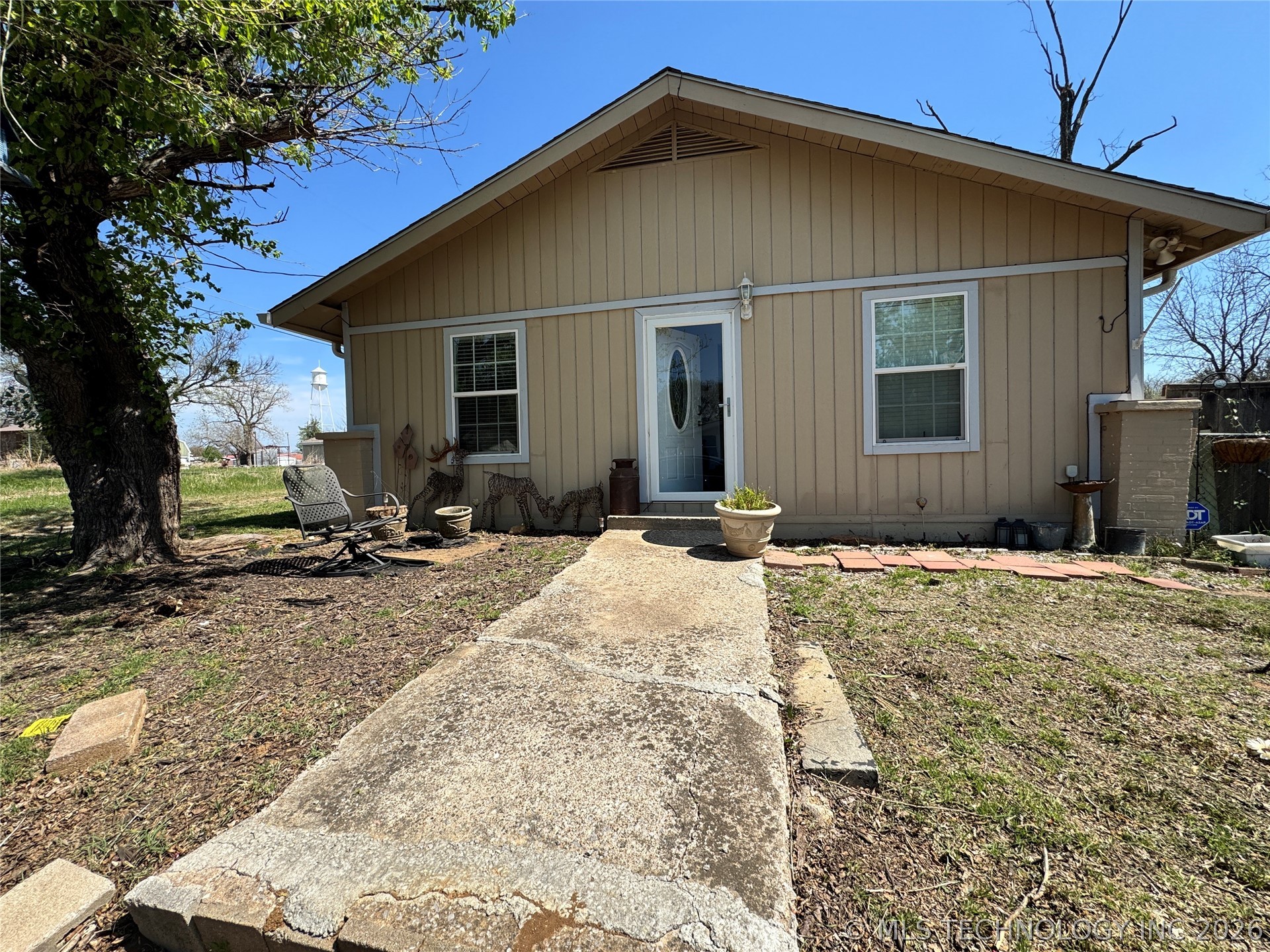1076 6th Street Property Photo 1