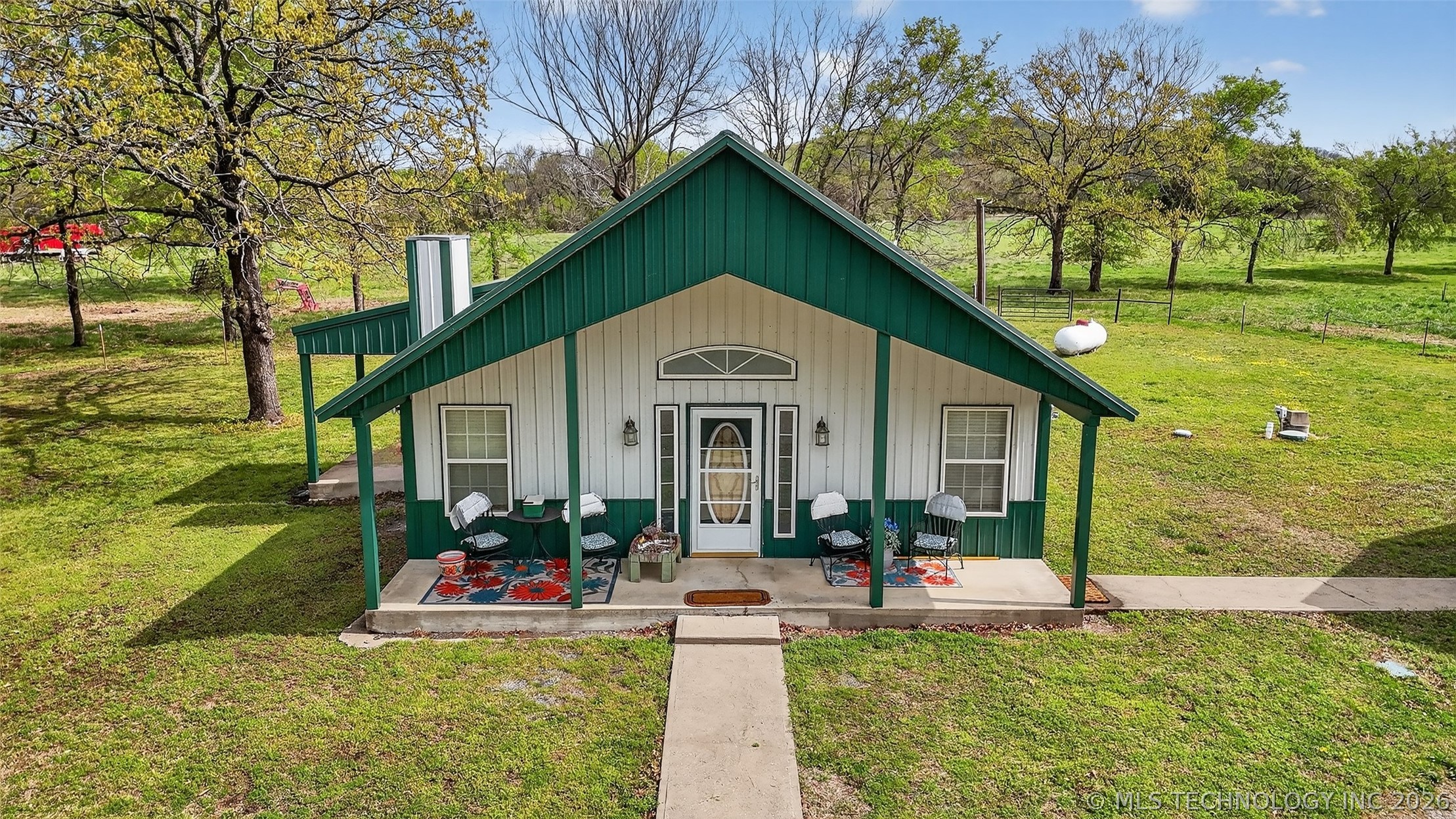 2709 S 34th Road Property Photo 1