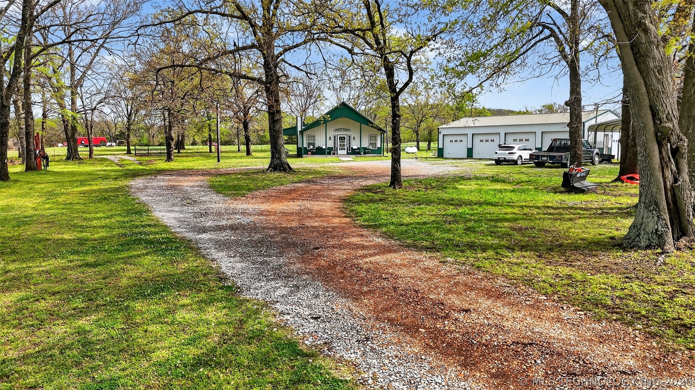 2709 S 34th Road Property Photo 3