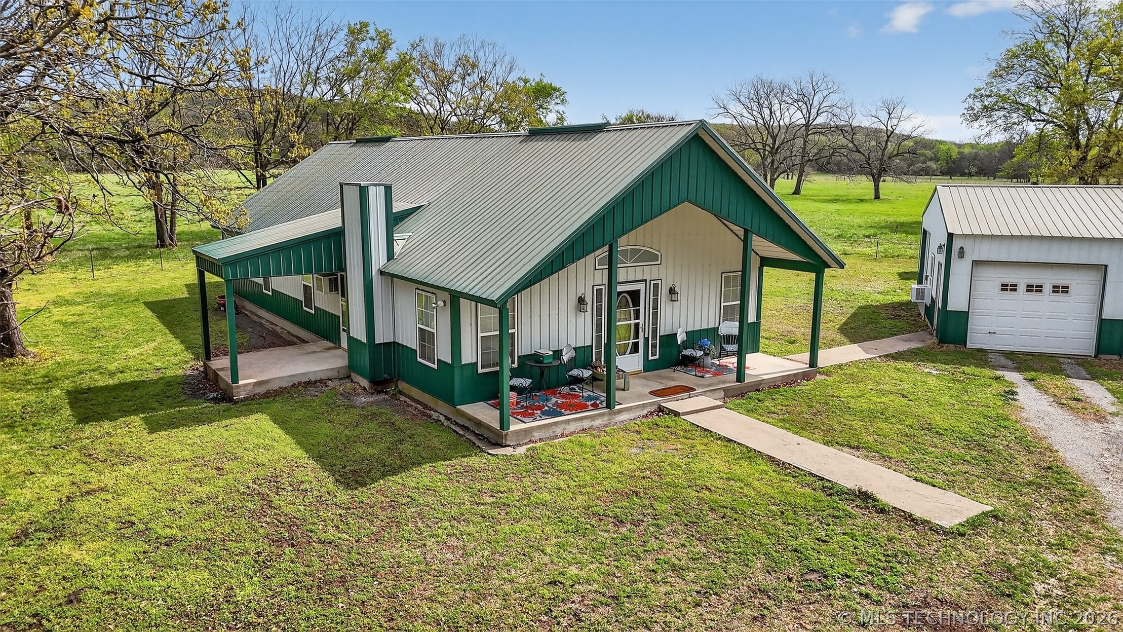 2709 S 34th Road Property Photo 4